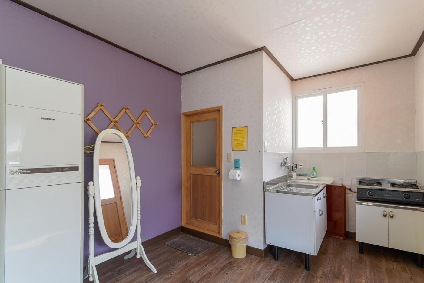 Family Room - Photo 8