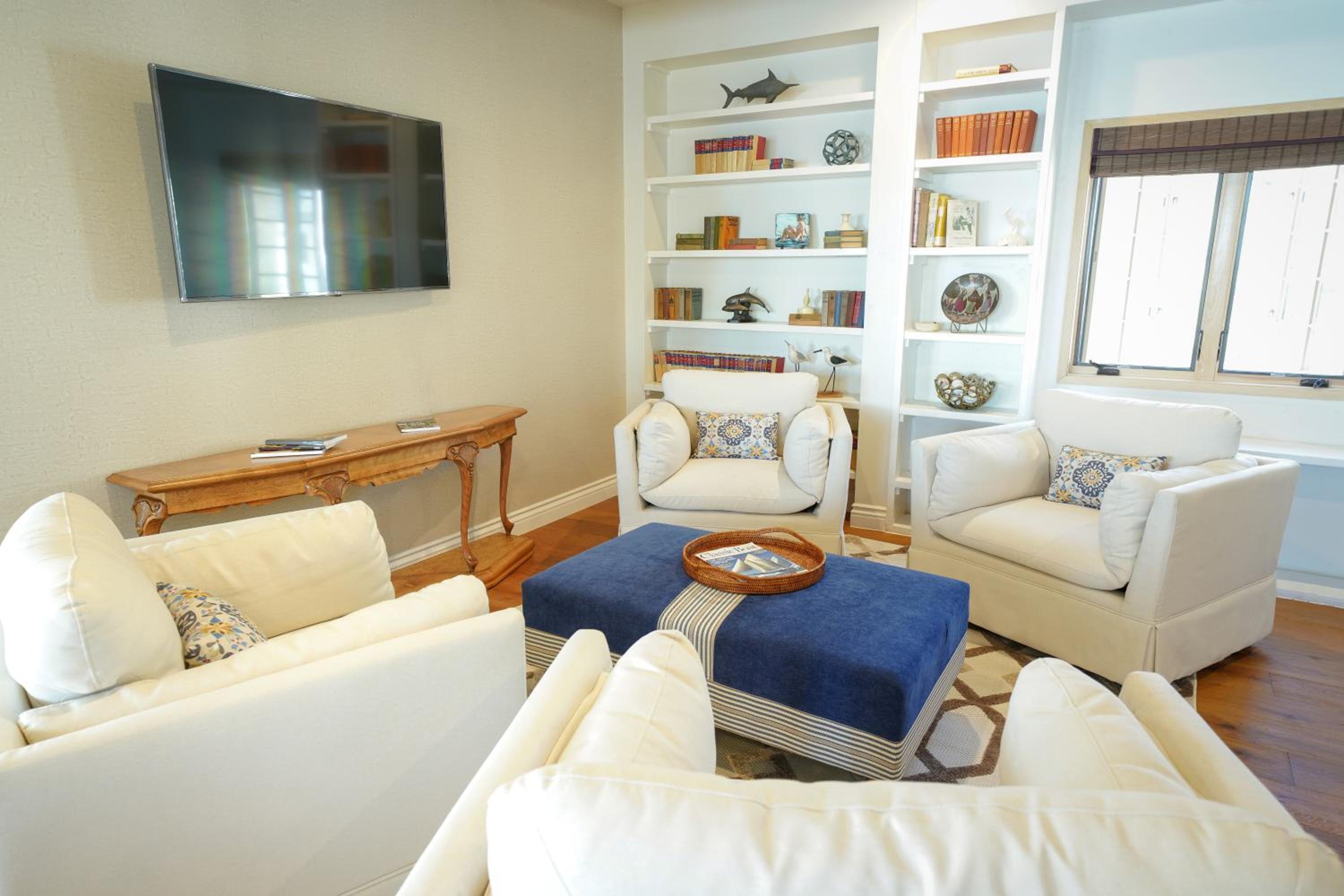 Three-Bedroom Penthouse - Photo 25