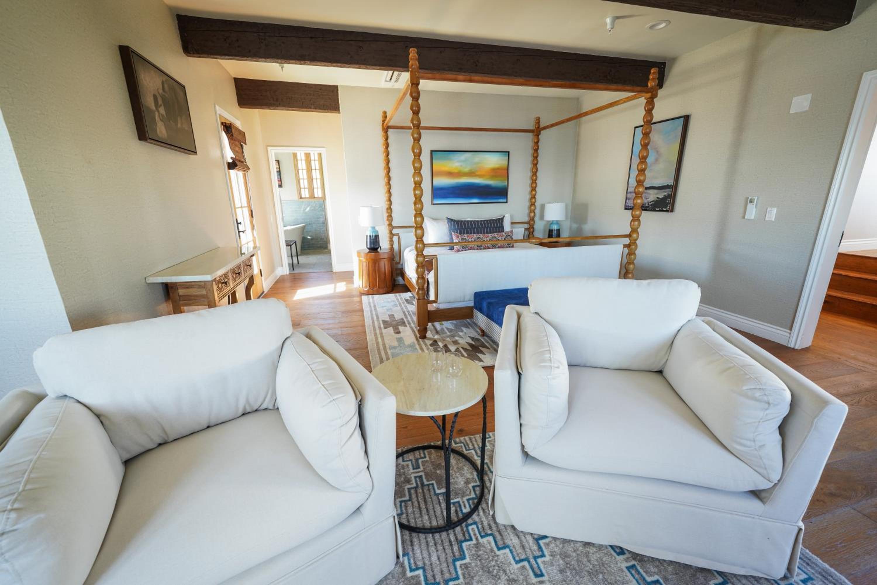 Three-Bedroom Penthouse - Photo 22