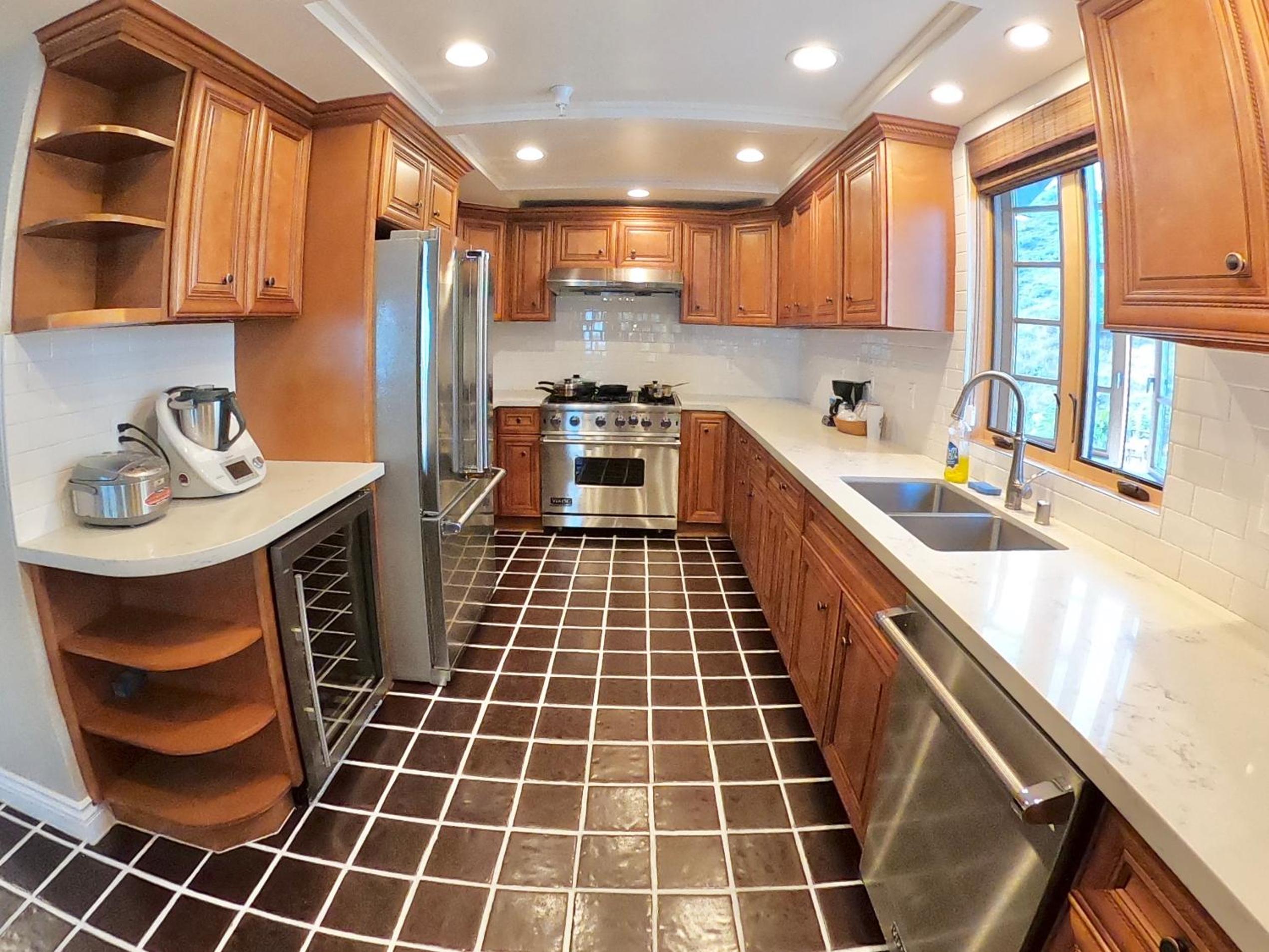 Three-Bedroom Penthouse - Photo 9