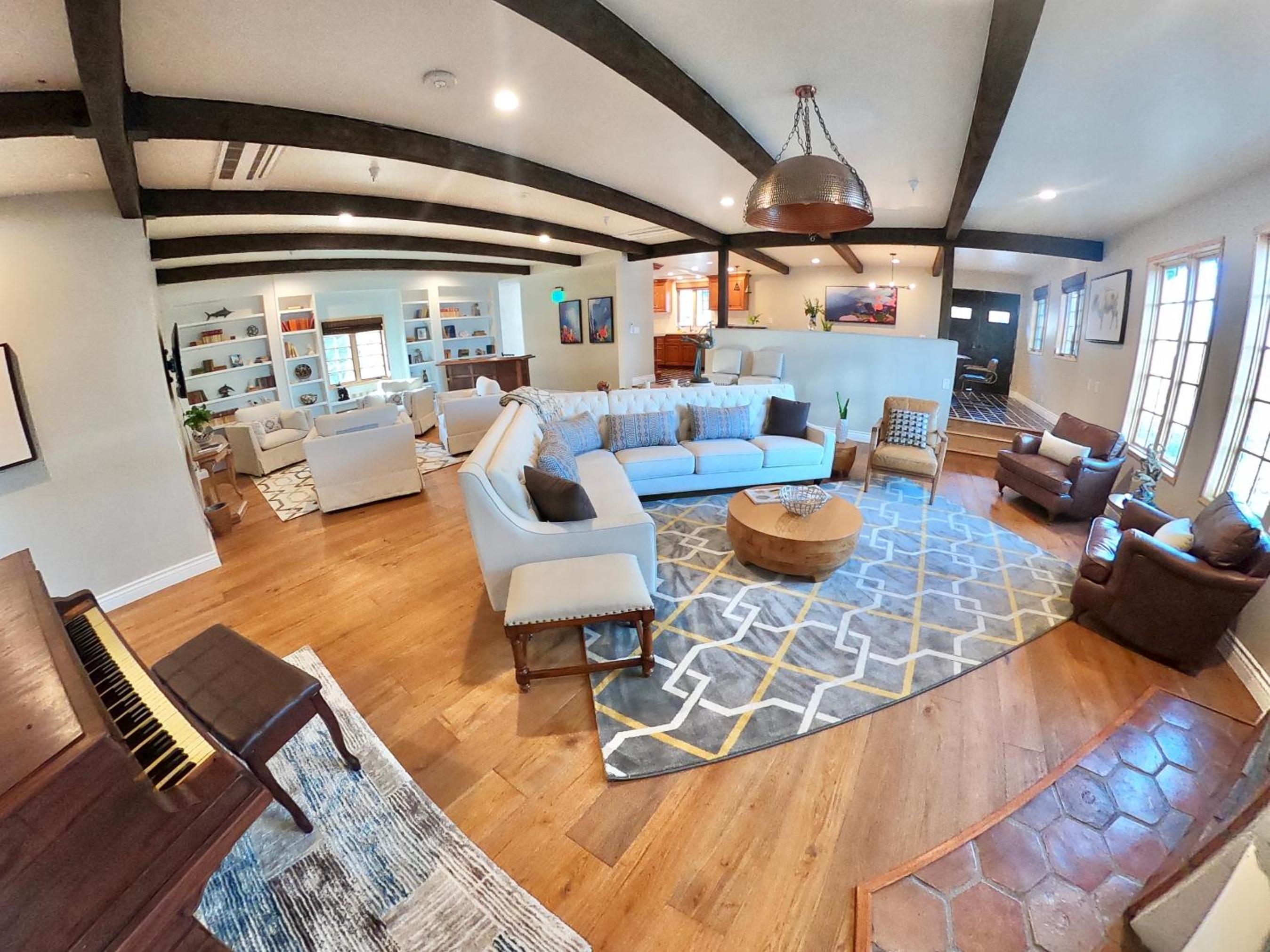 Three-Bedroom Penthouse - Photo 11