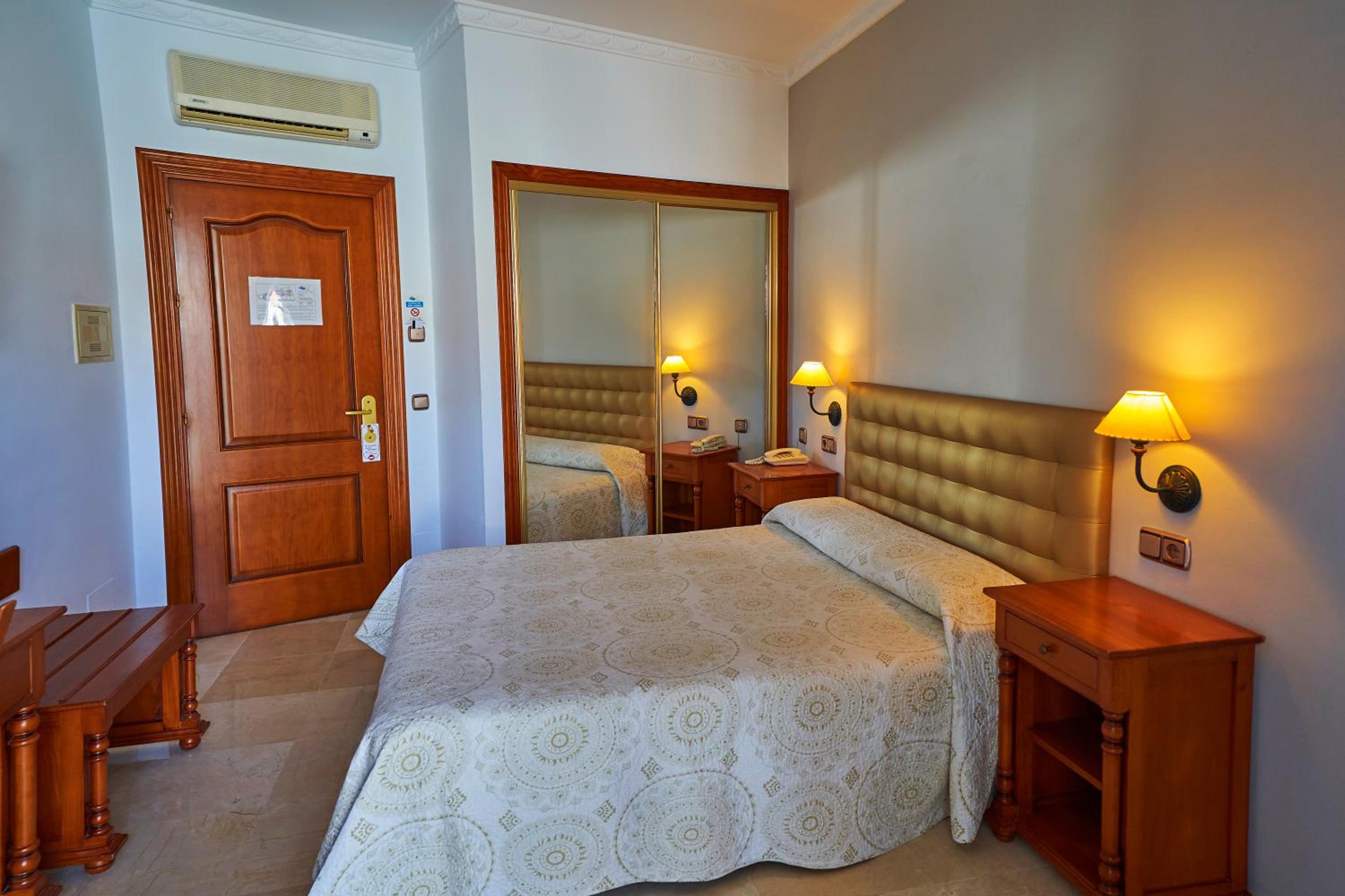 Triple Room with Bathroom
