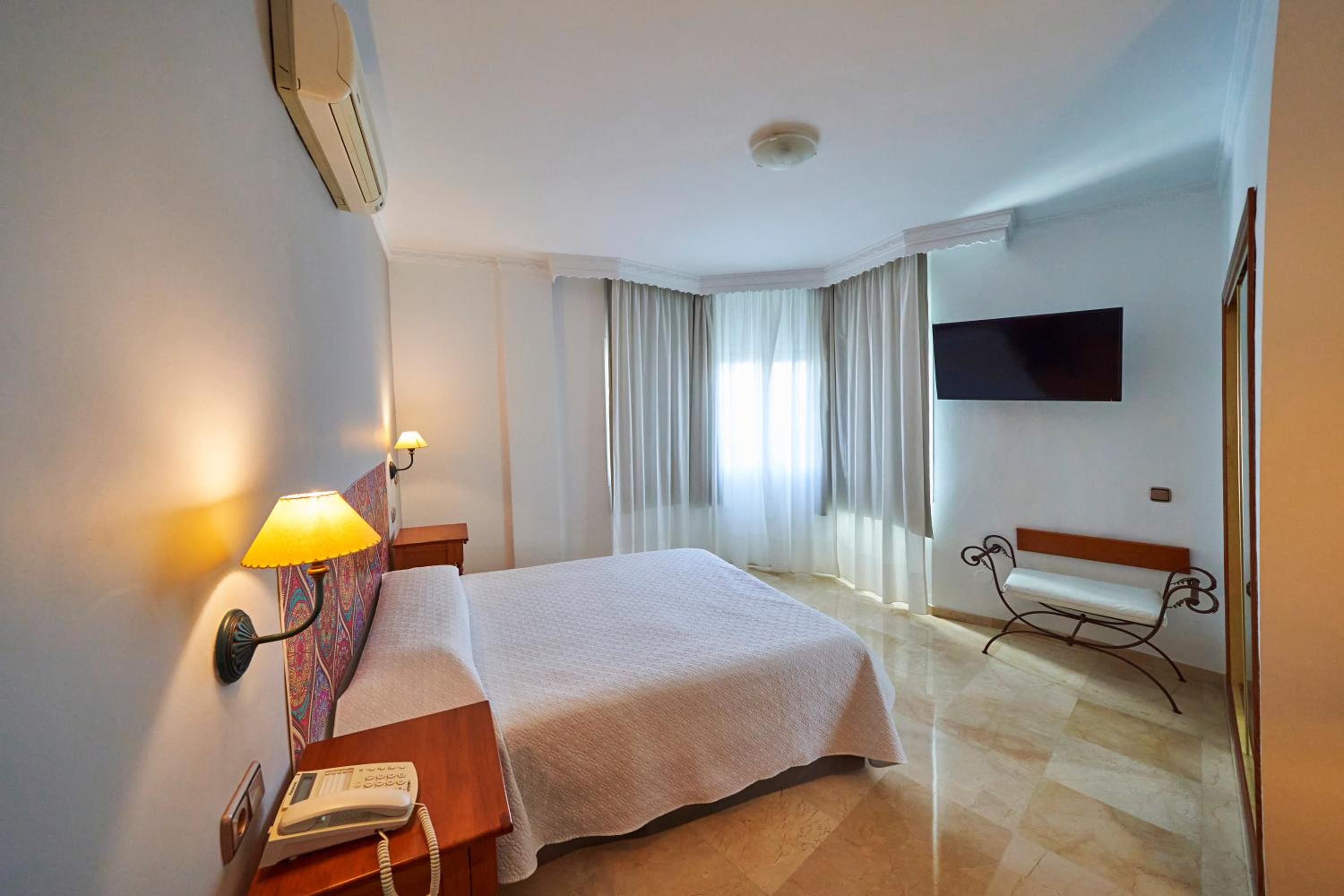 Quadruple Room With Private Bathroom