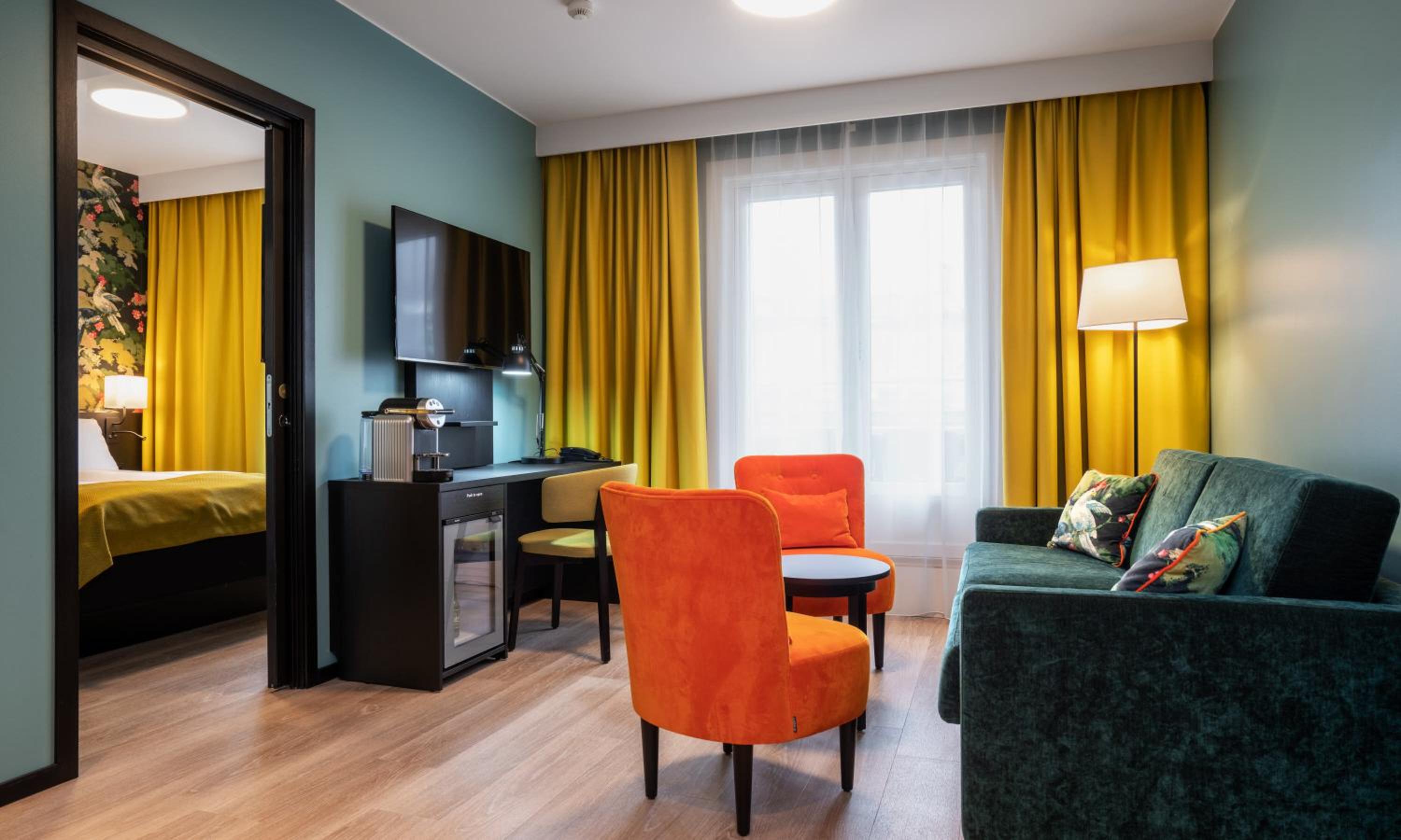 Junior Suite with Balcony - Photo 2