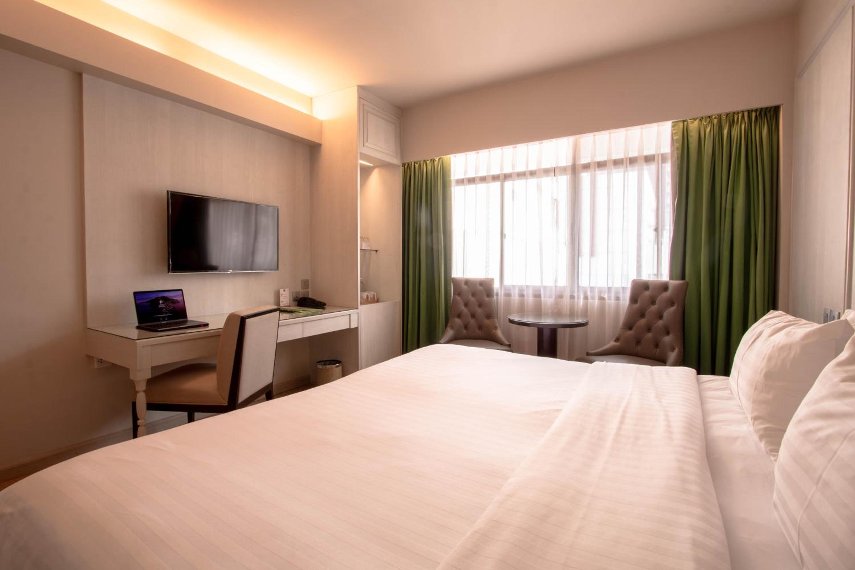 Premier King Room photo 3