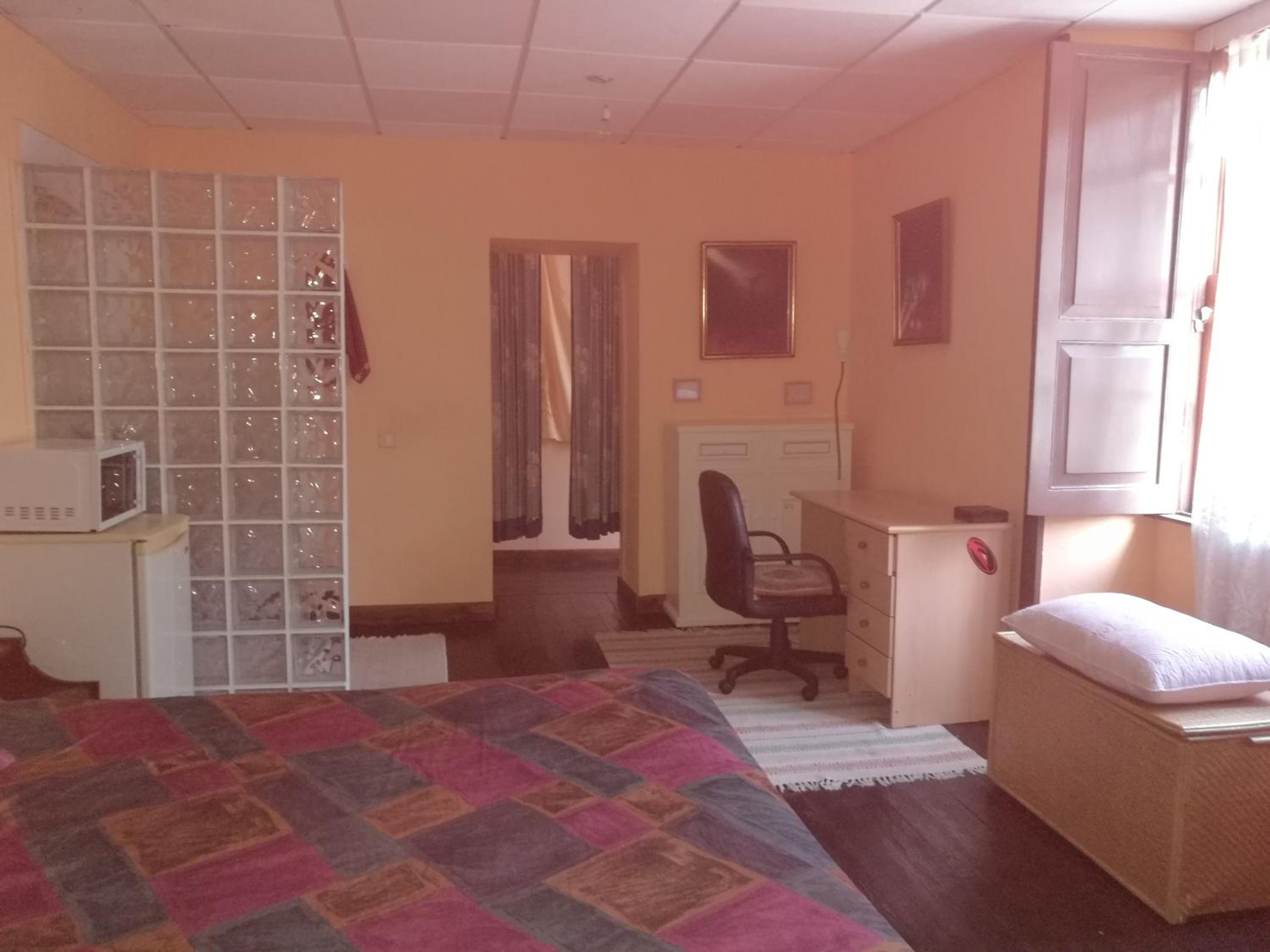 Estudio con vista a la montaña