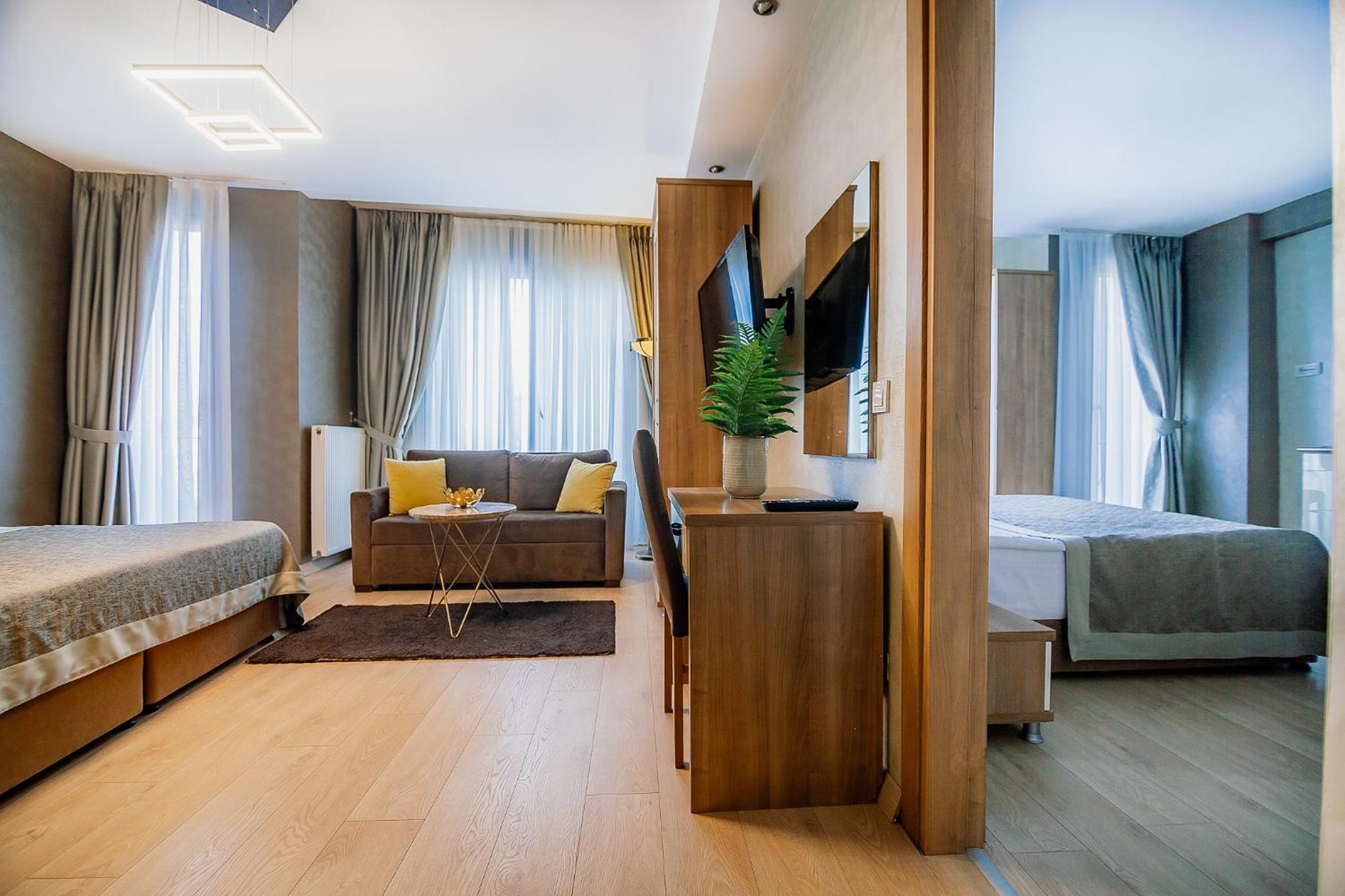 Deluxe Family Suite photo 2