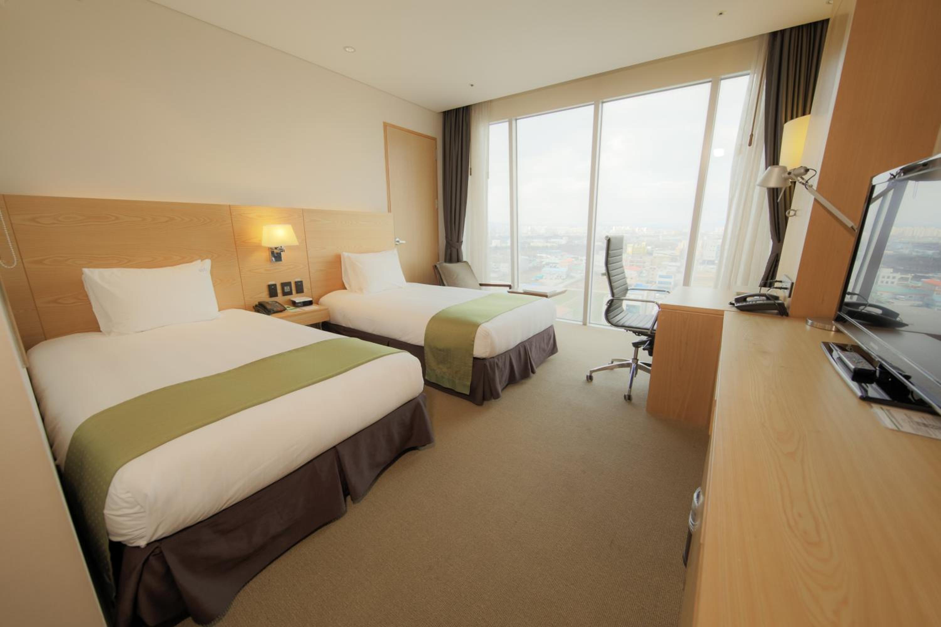 Premium Room with Two Single Beds photo 3