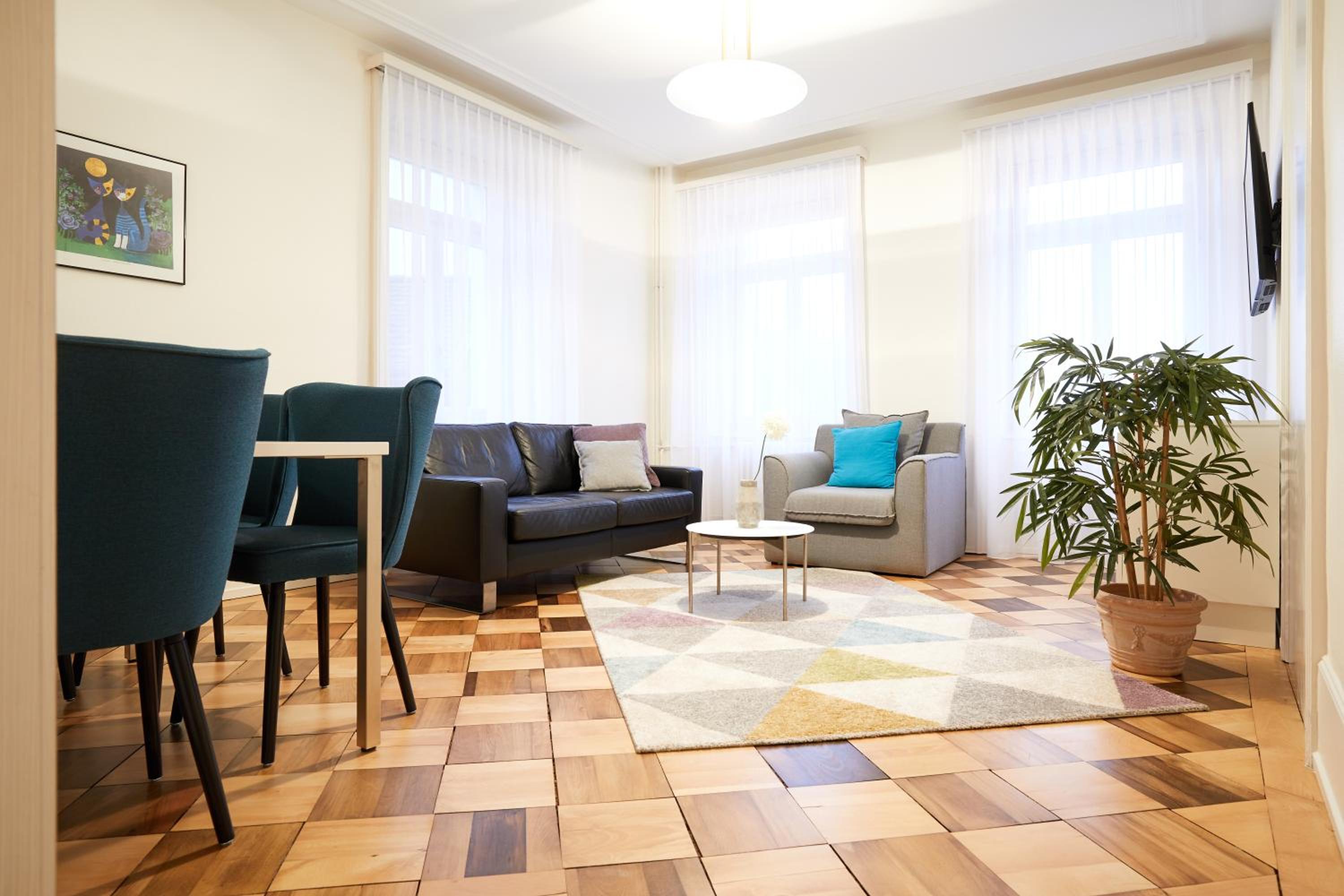 Family Apartment with Lake View - Photo 3
