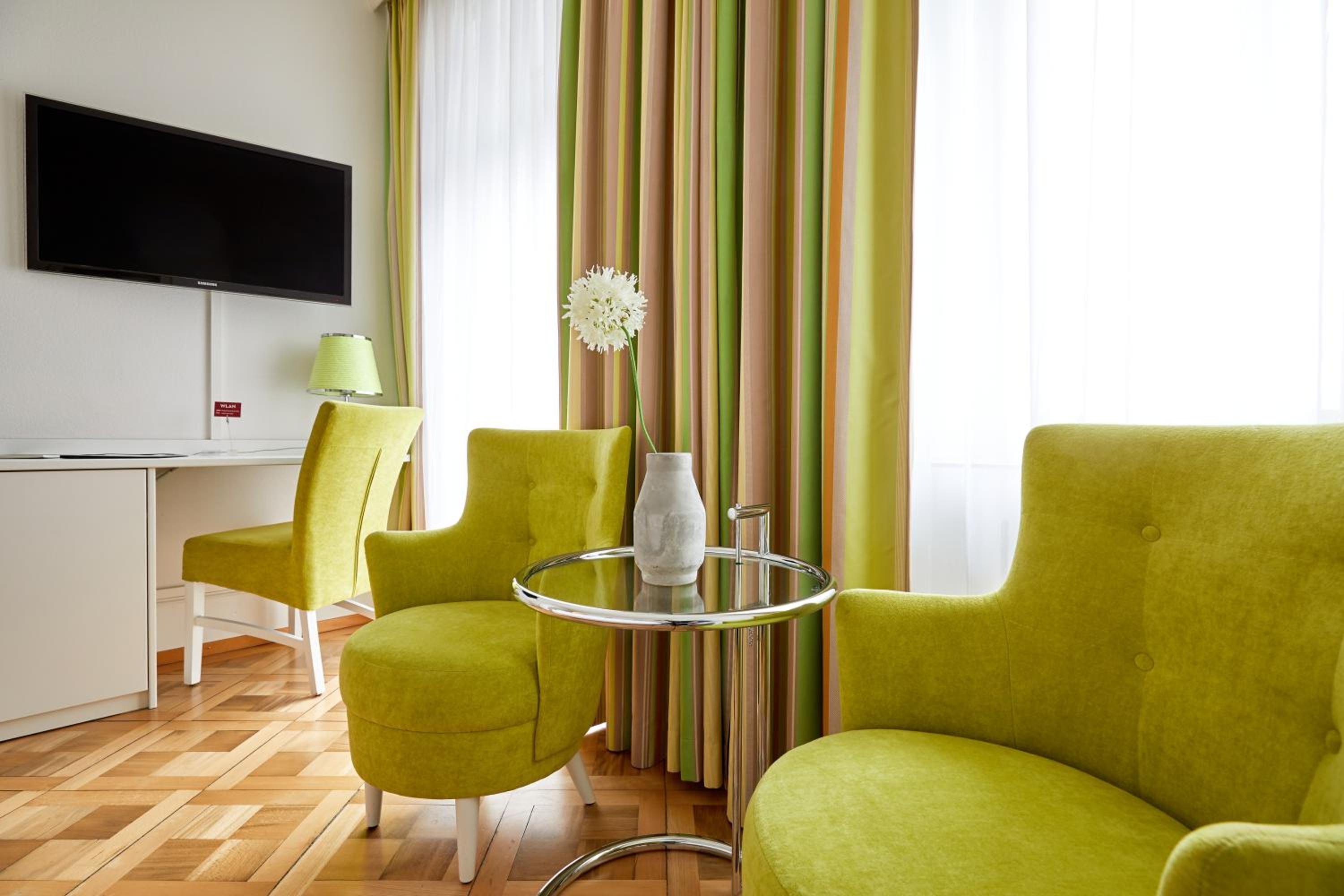 Superior Double Room with Balcony and Lake View - Photo 15