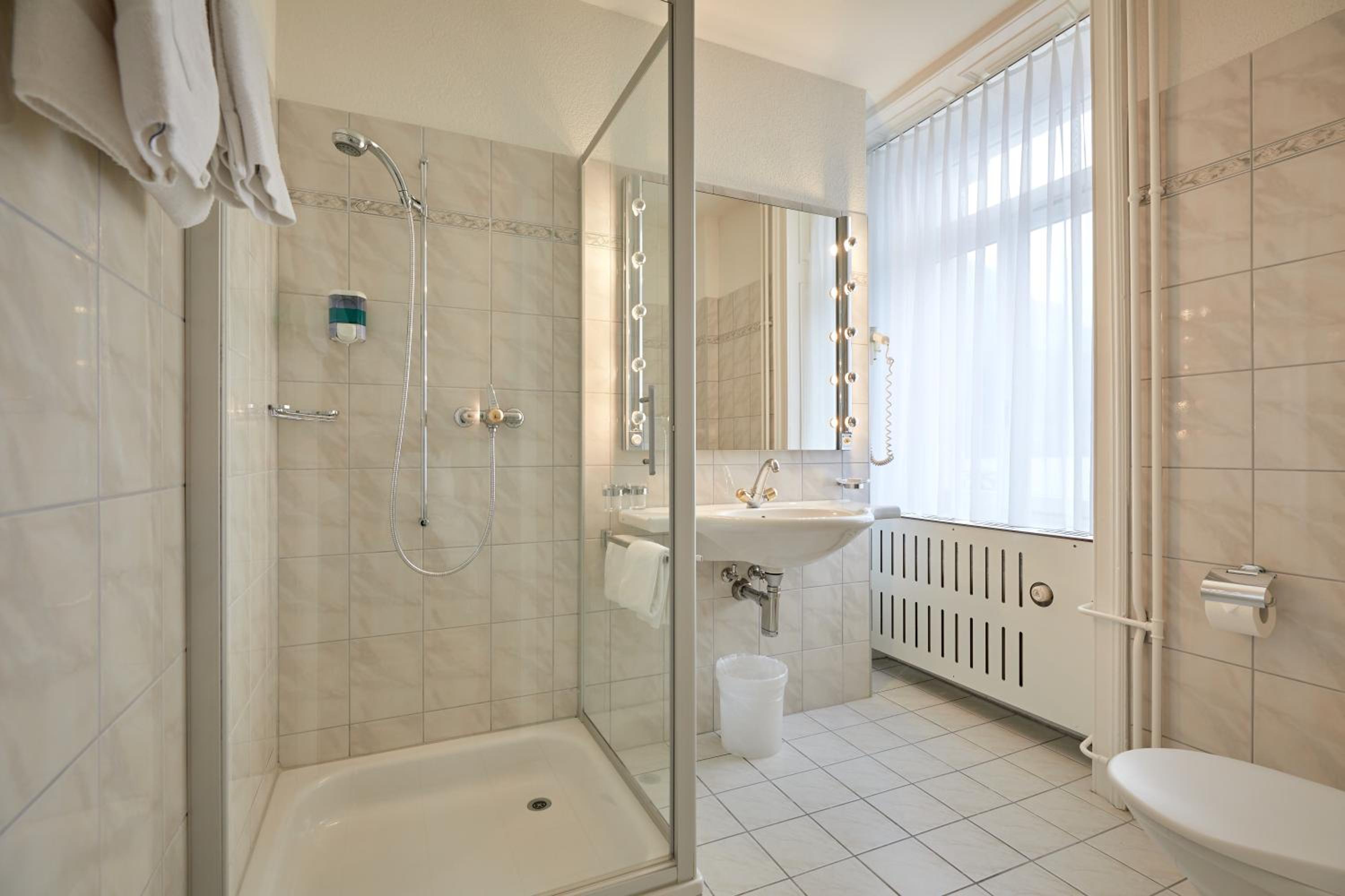 Superior Double Room with Balcony and Lake View - Photo 4