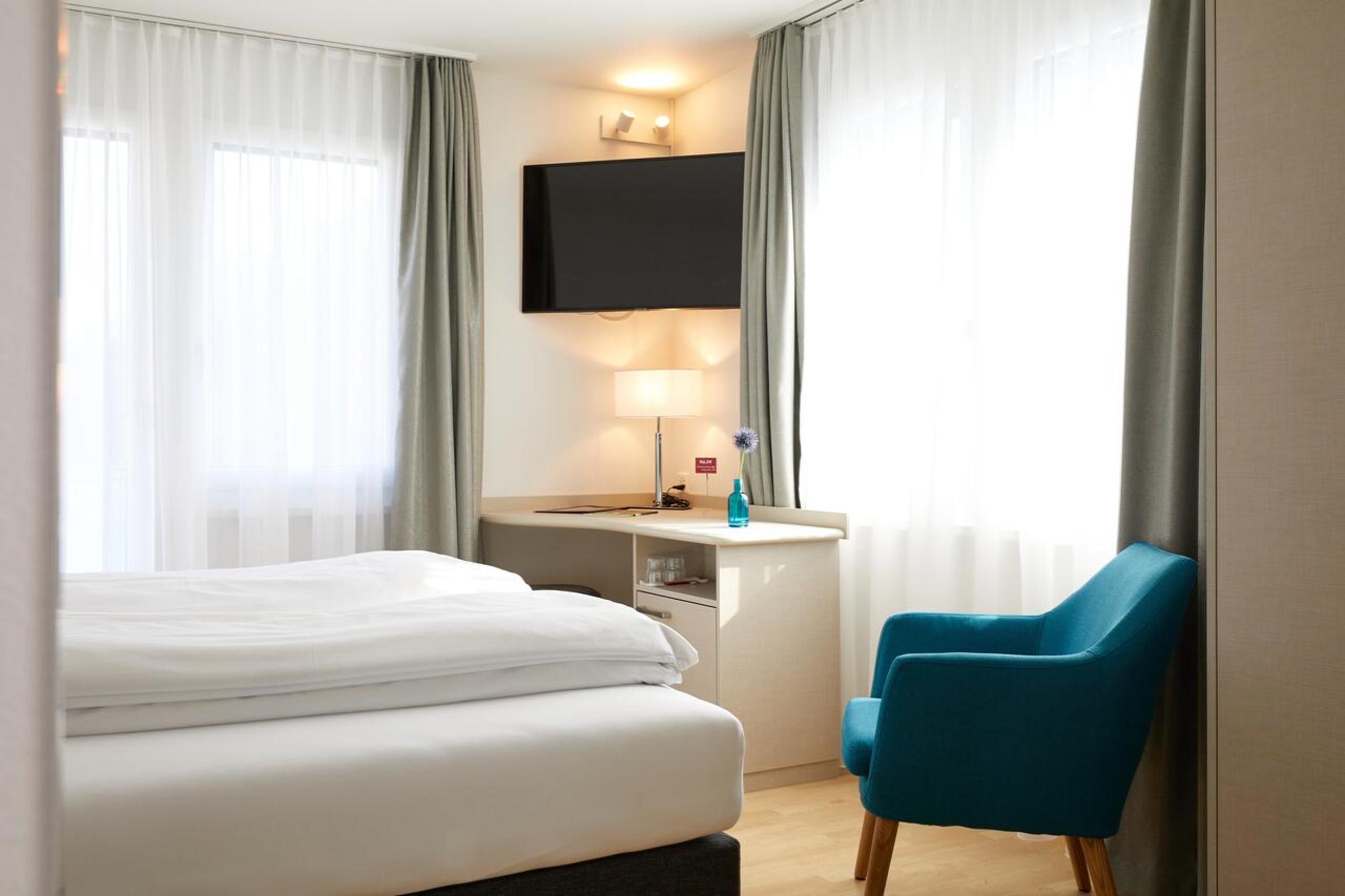 Superior Double Room with Balcony and Lake View - Photo 9