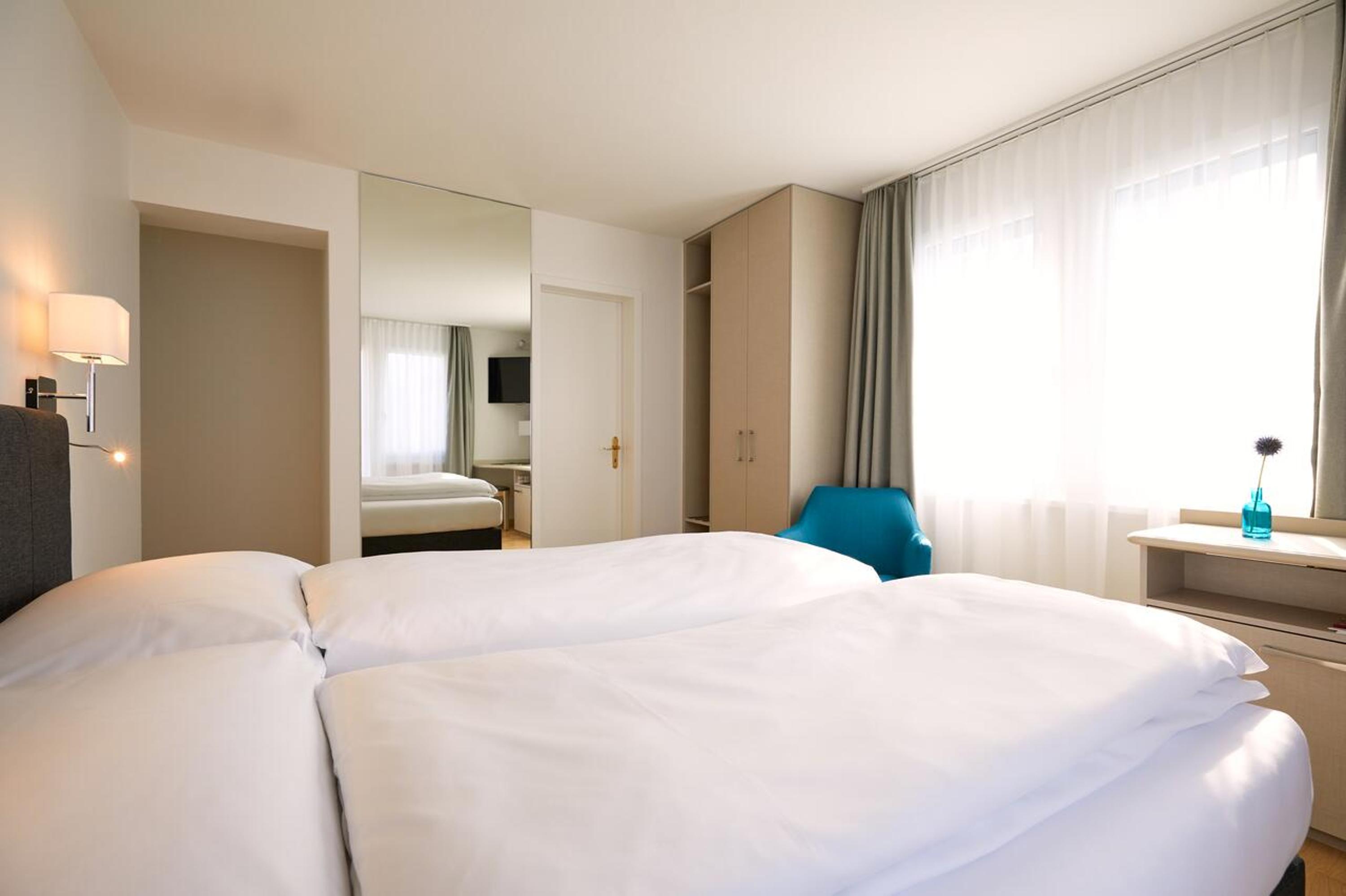 Superior Double Room with Balcony and Lake View - Photo 10