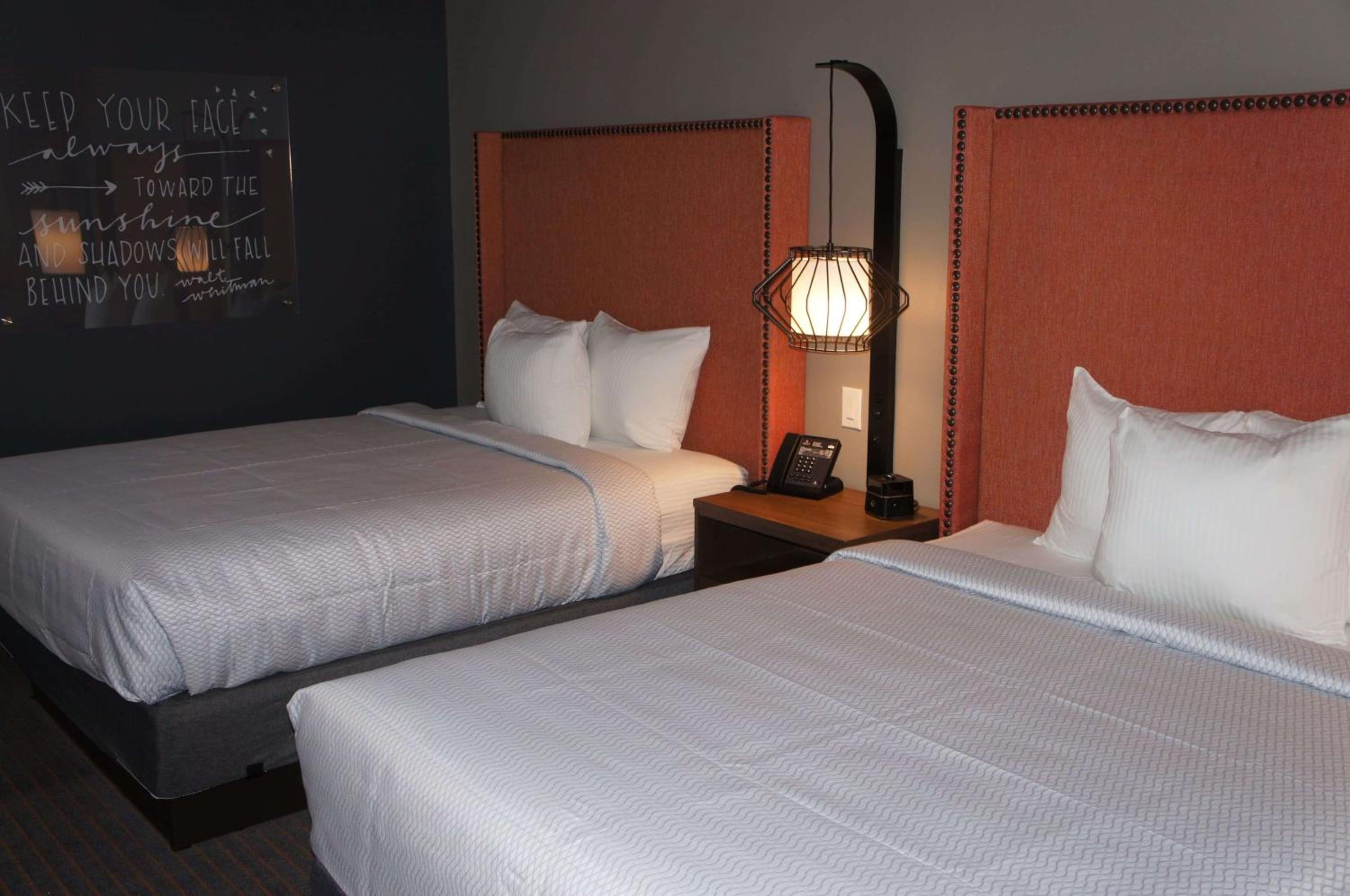 Queen Room with Two Queen Beds - Mobility Access/Non-Smoking - Photo 2
