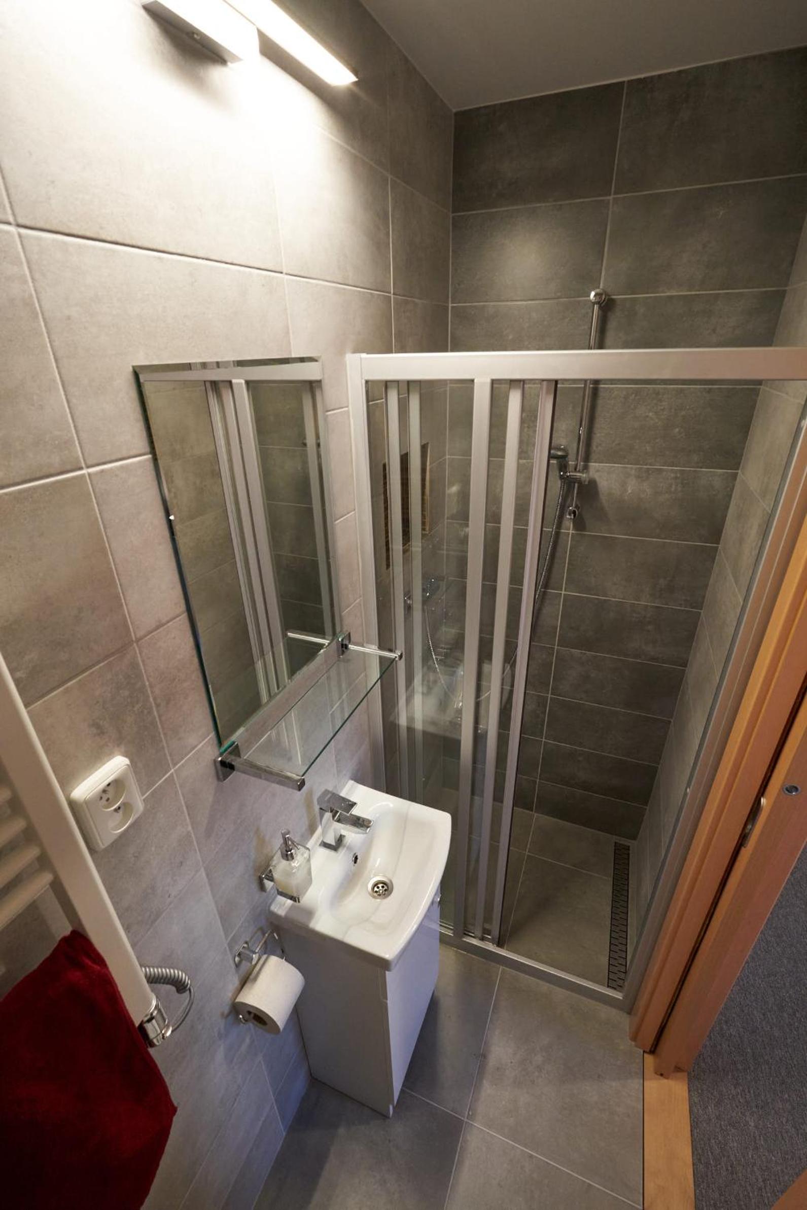 One-Bedroom Apartment - Photo 6