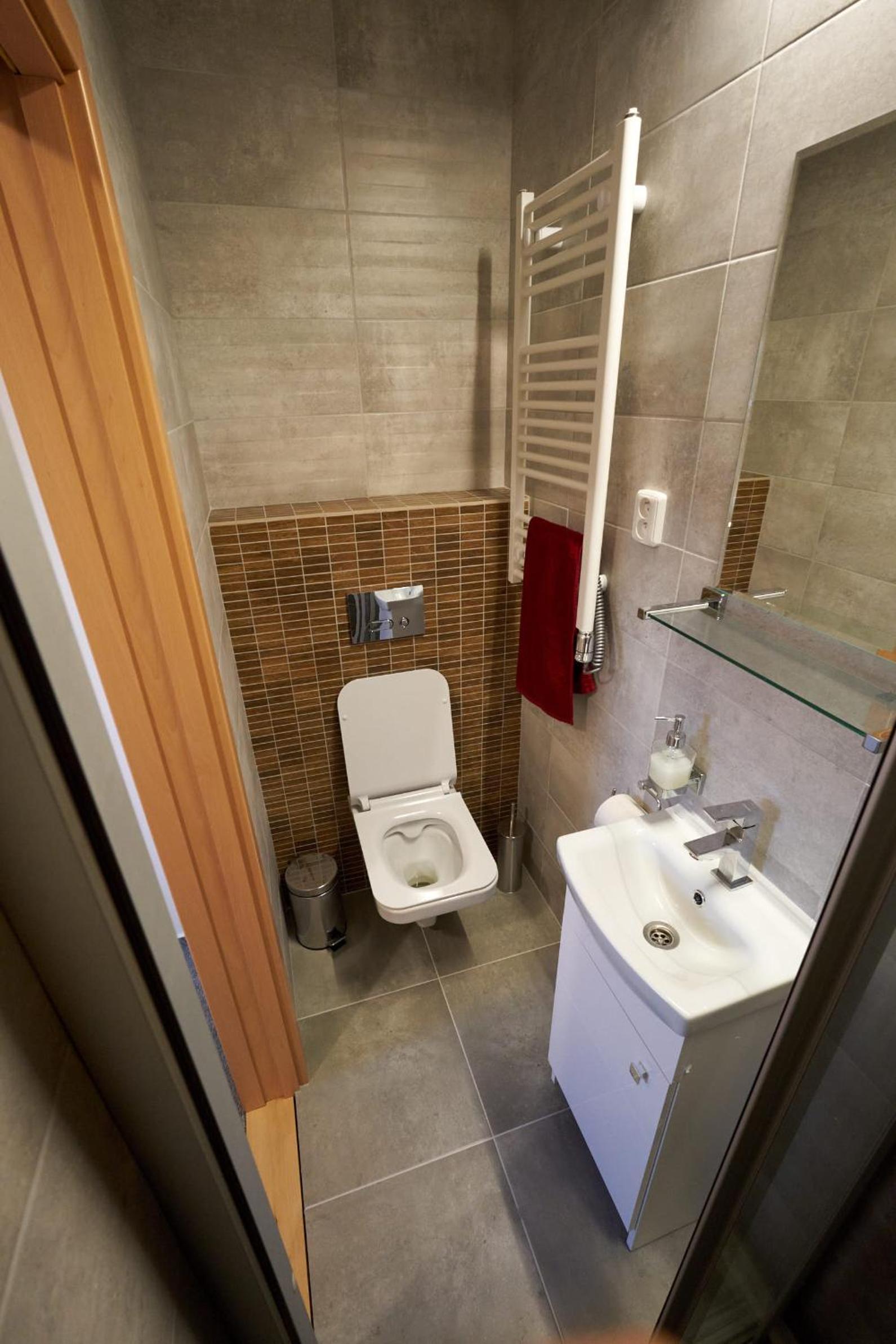 One-Bedroom Apartment - Photo 7