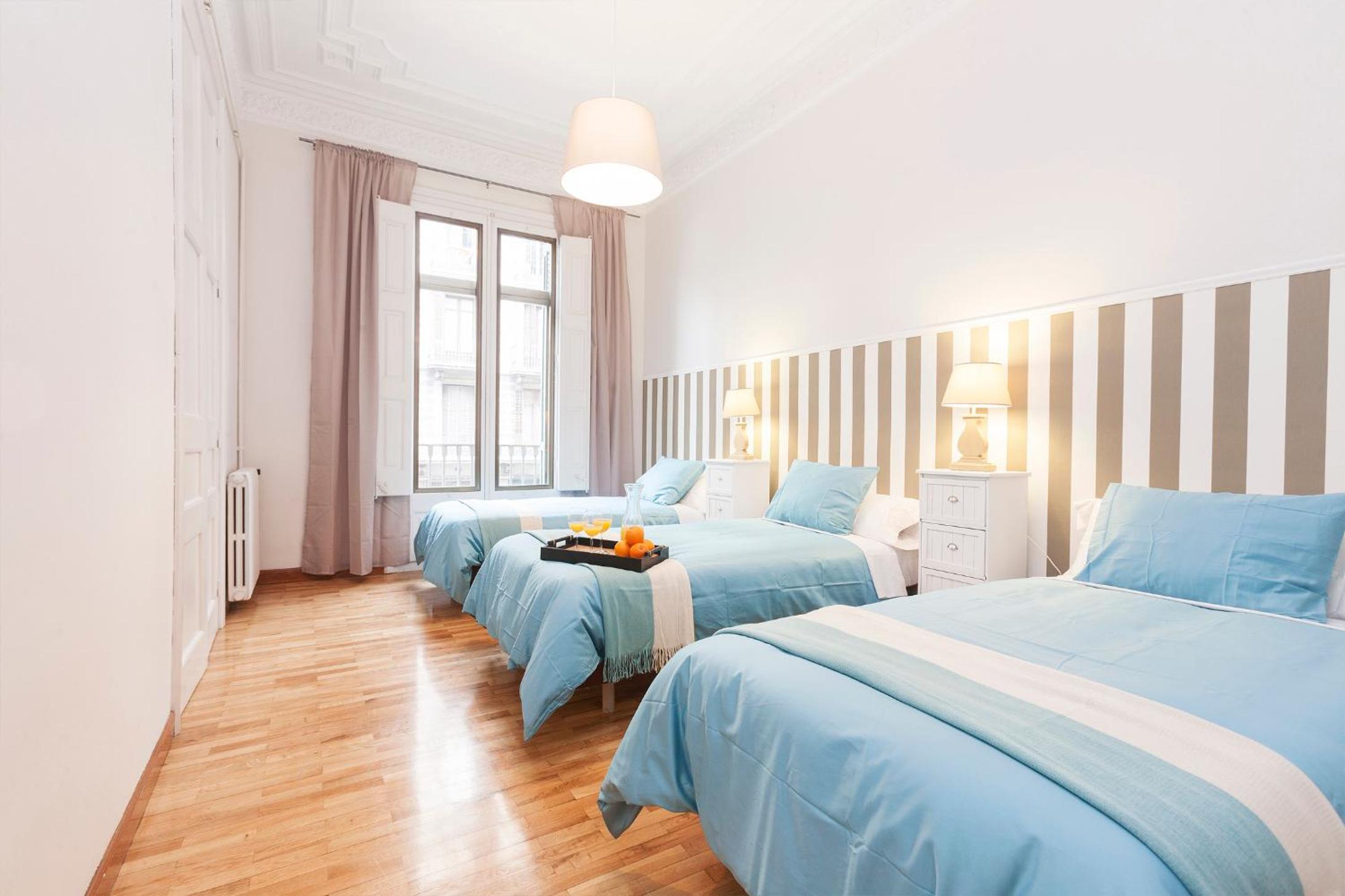 Six-Bedroom Apartment - Balmes, 23 photo 2