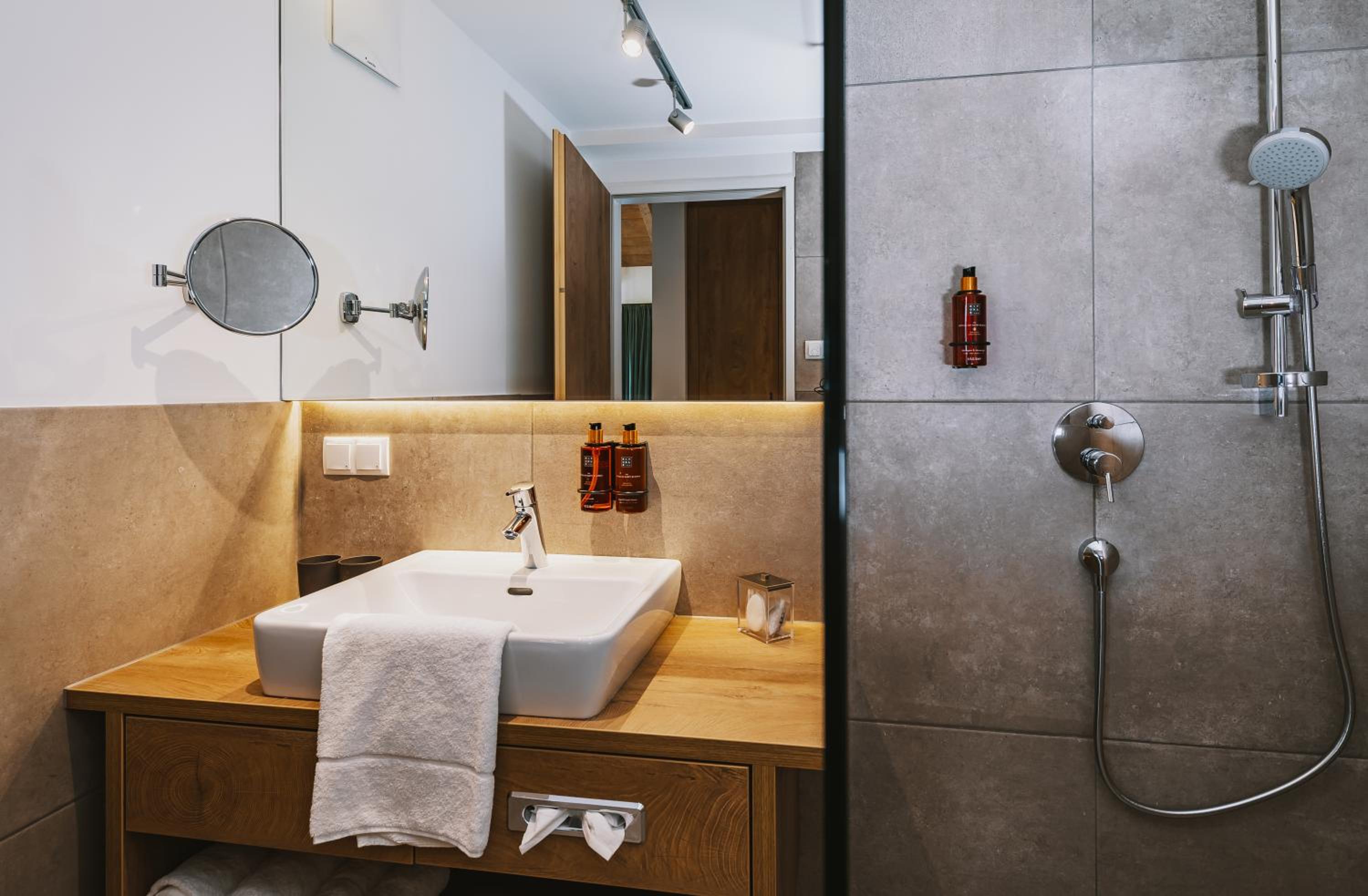Two-Bedroom Suite with Sauna - Photo 4