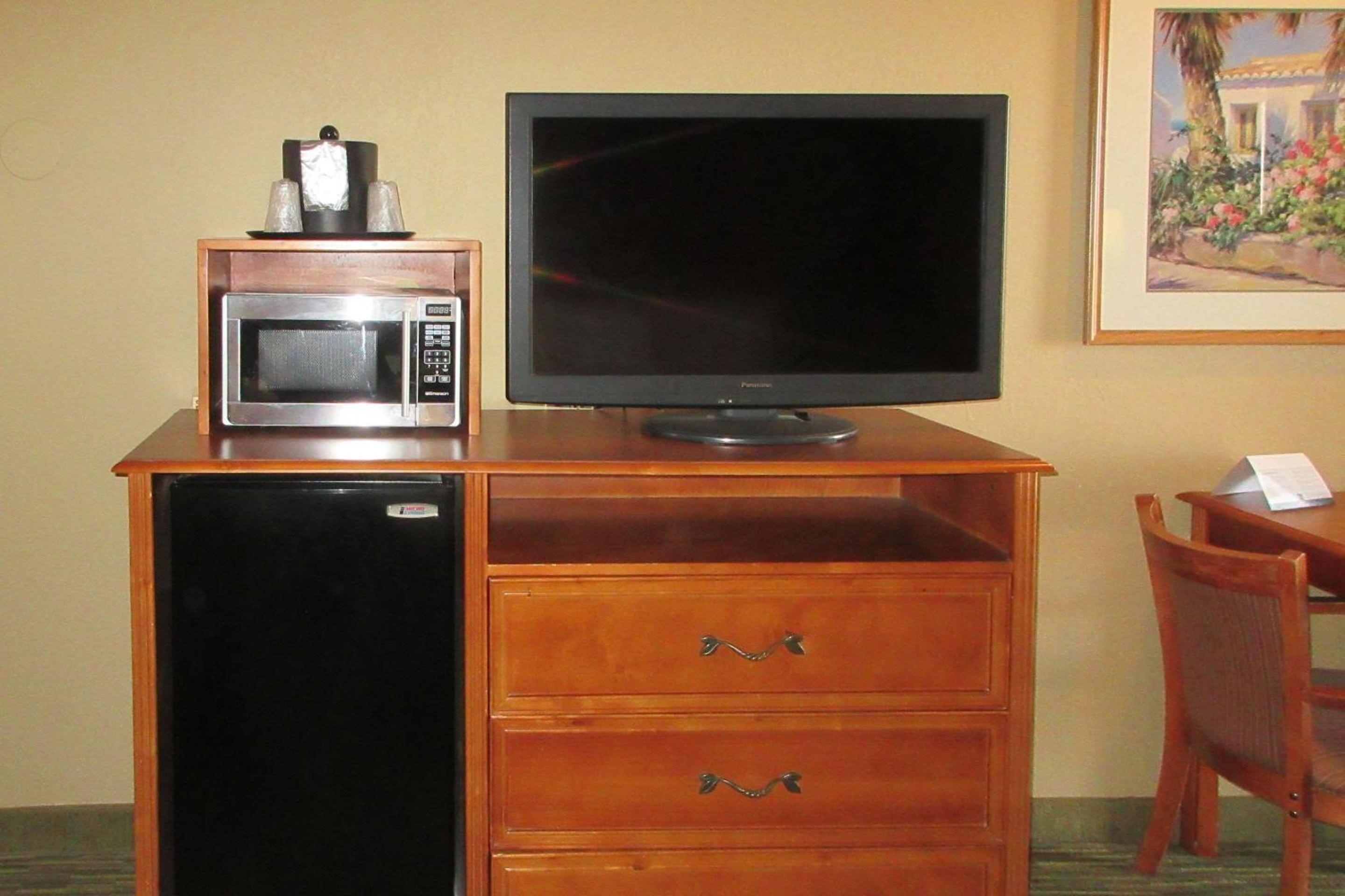King Room - Non-Smoking - Photo 4
