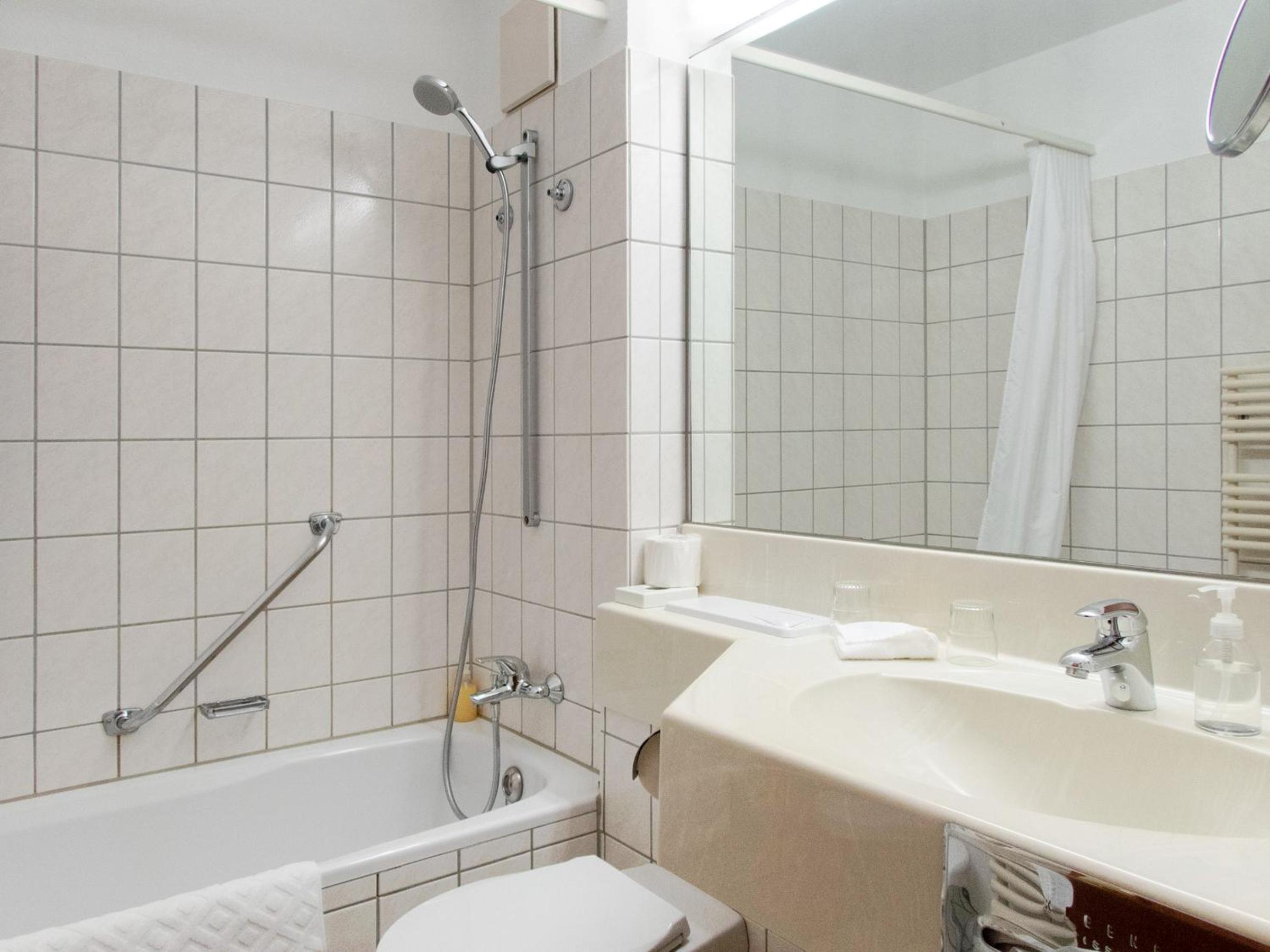 Standard Twin Room - Photo 5