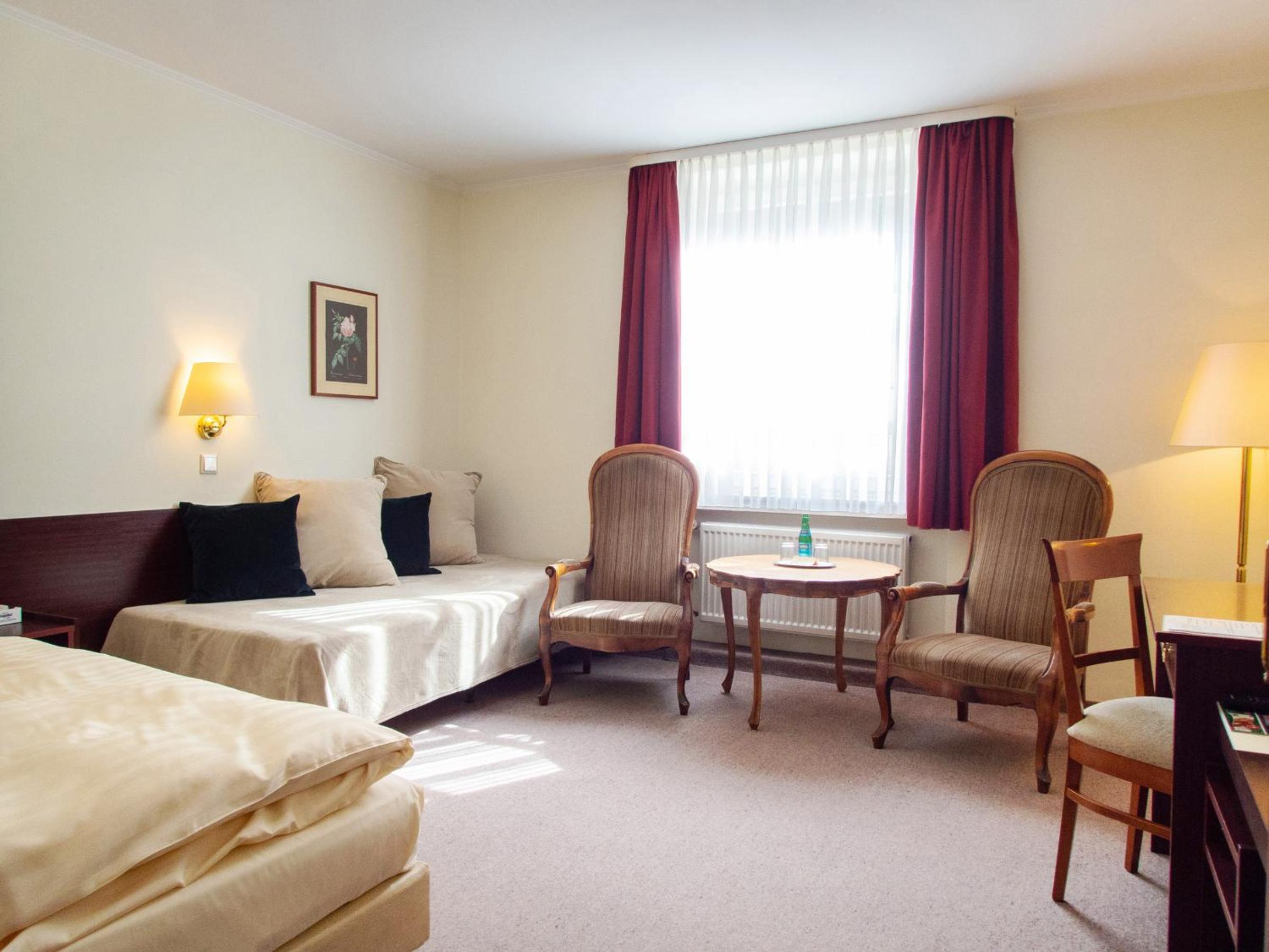 Standard Twin Room - Photo 3
