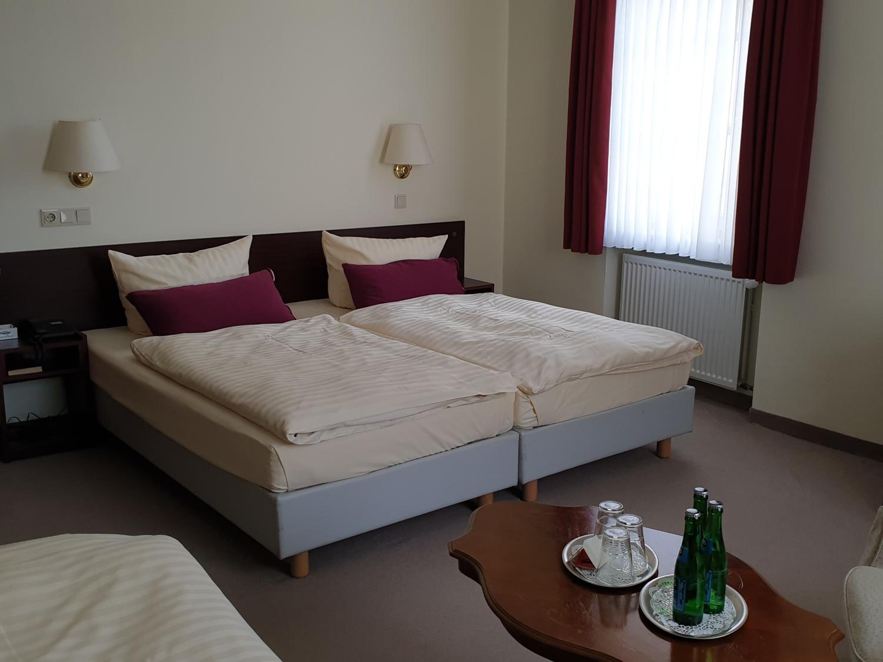 Standard Twin Room - Photo 2