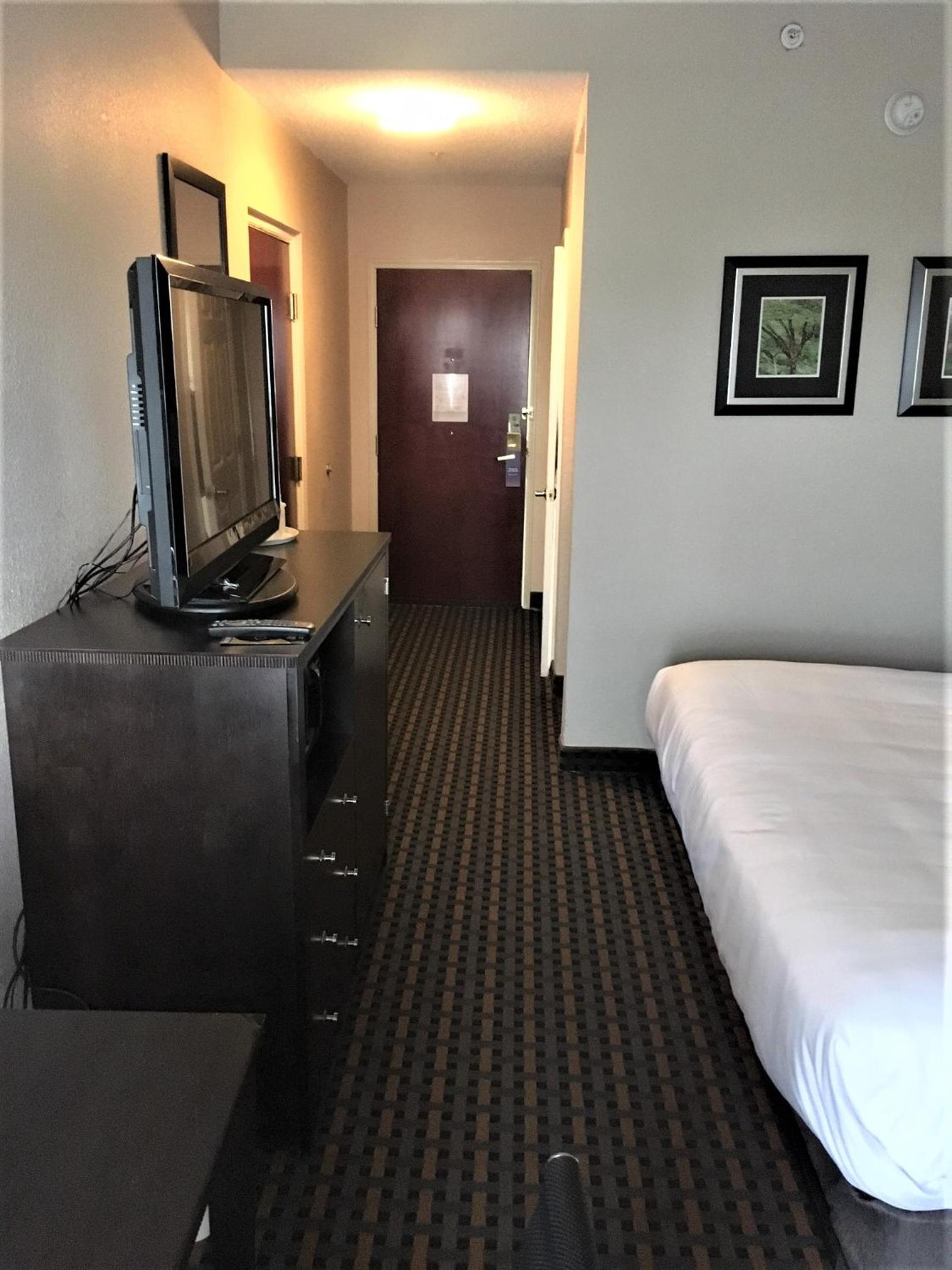 King Room - Accessible/Non-Smoking - Photo 1