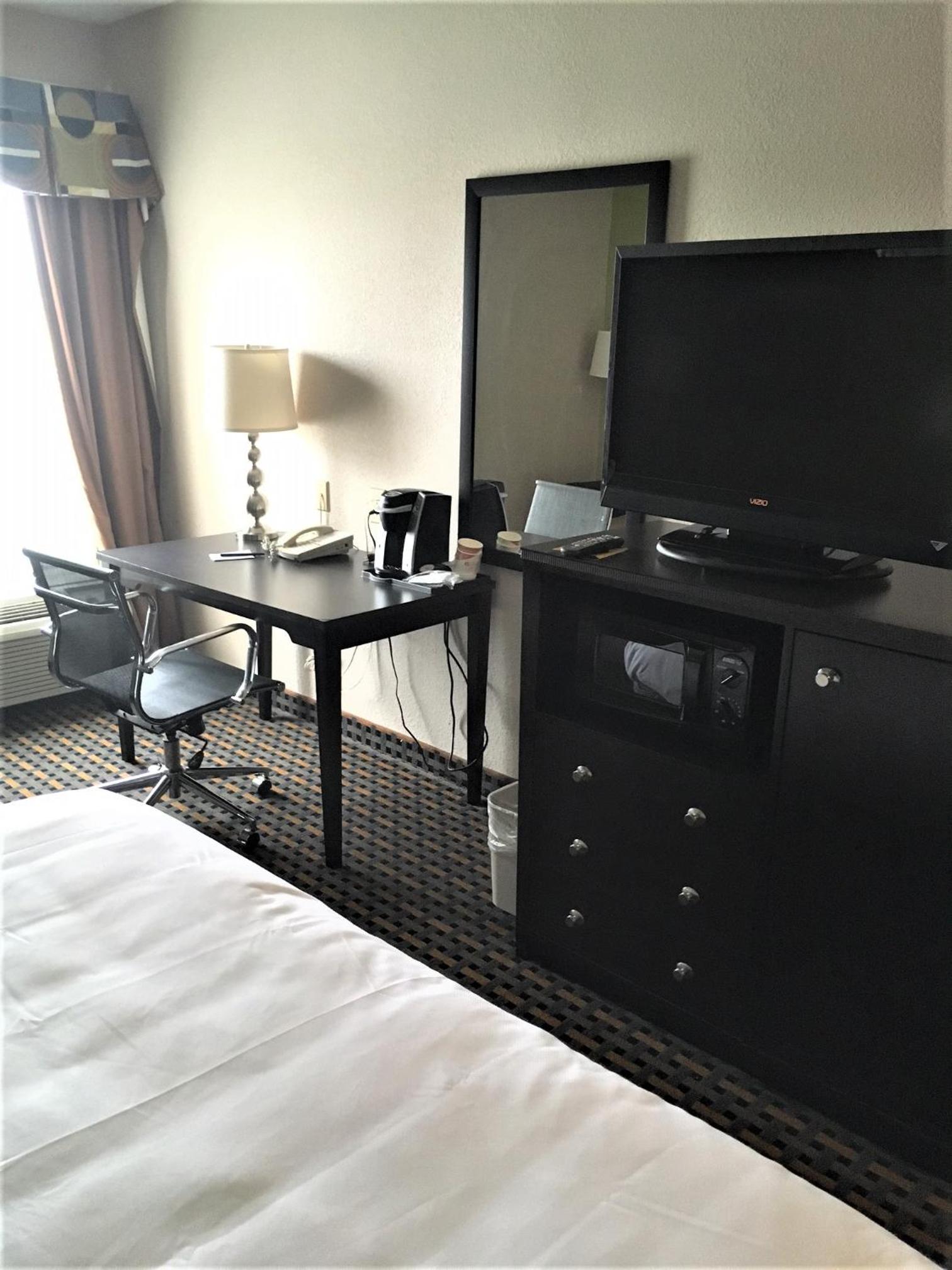 Standard King Room - Non Smoking - Photo 2
