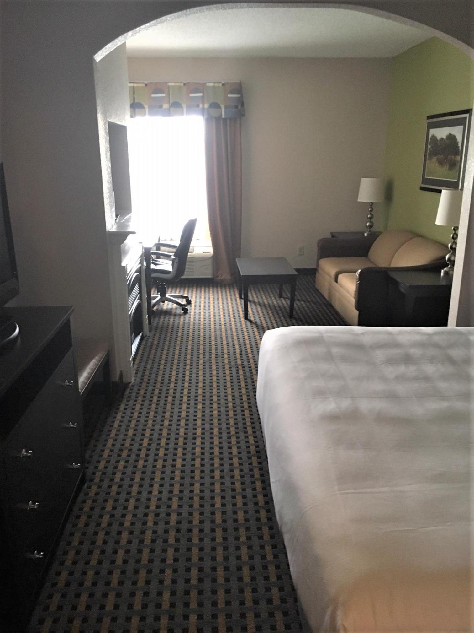 King Room with Sofa Bed - Non-Smoking - Photo 2
