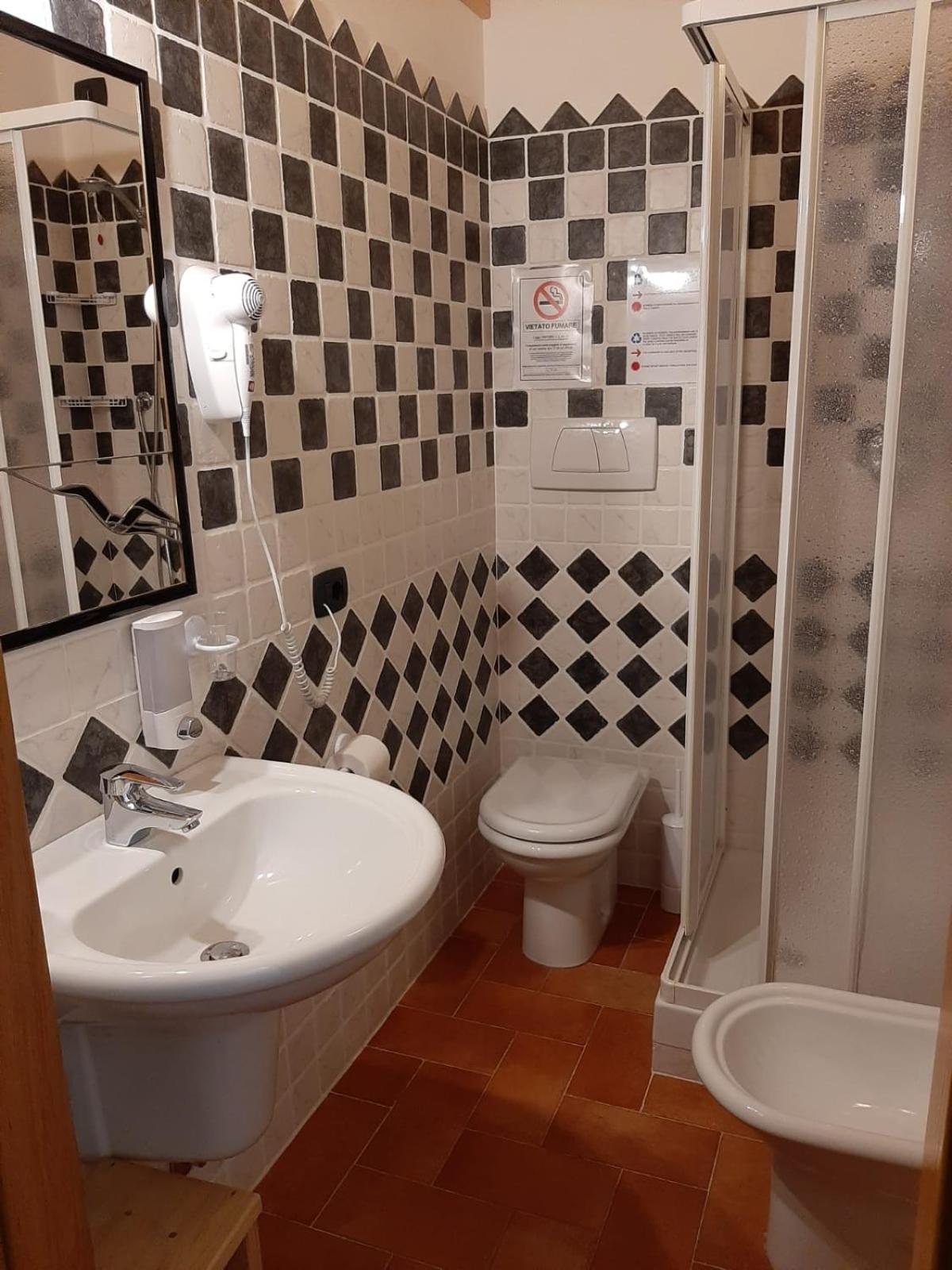 Small Double Room - Photo 6