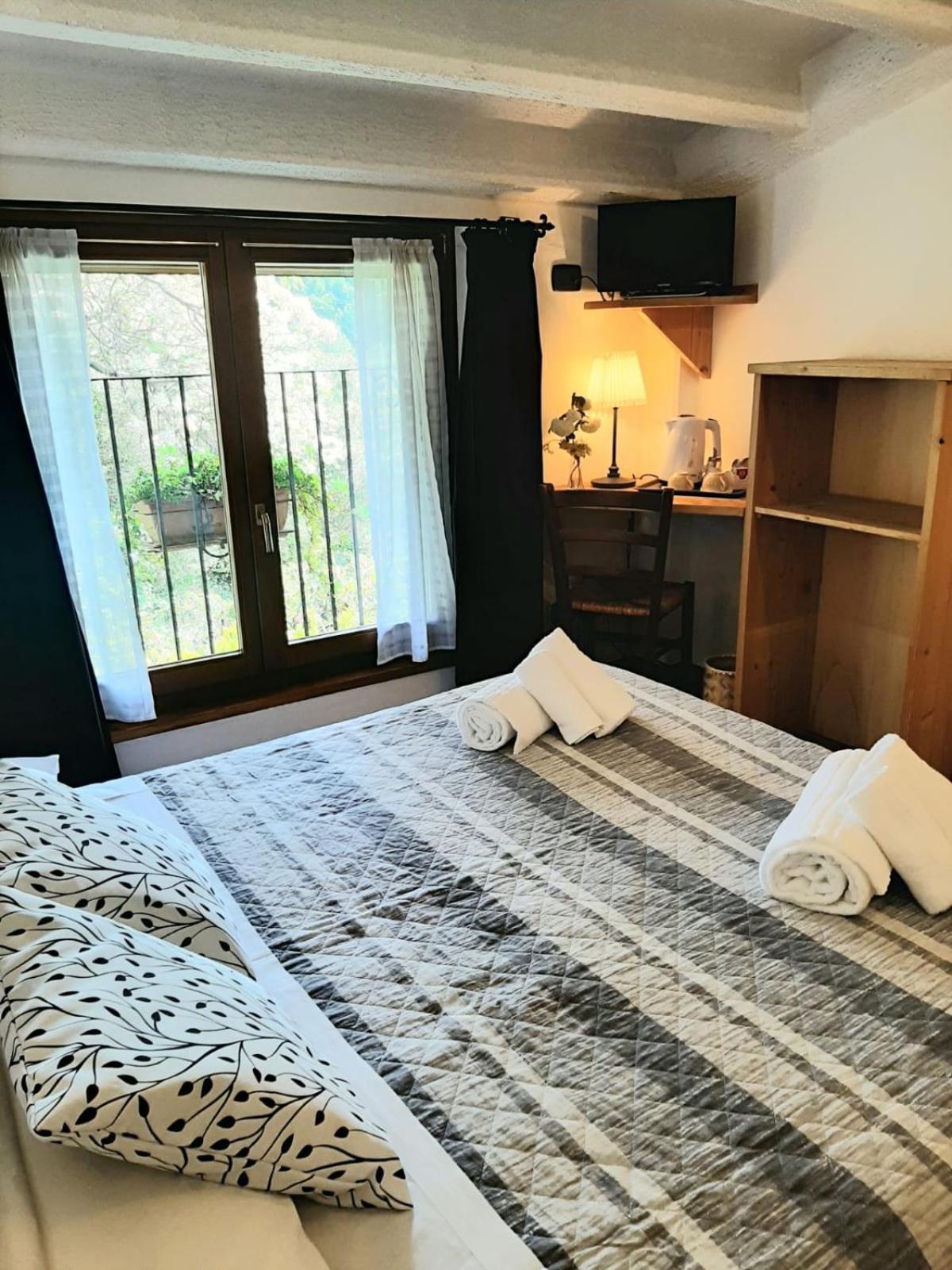 Small Double Room - Photo 2