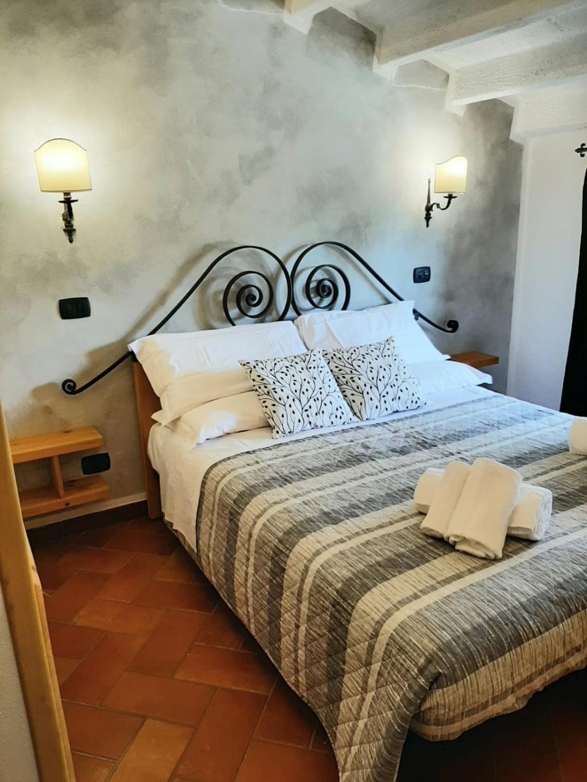 Small Double Room - Photo 1