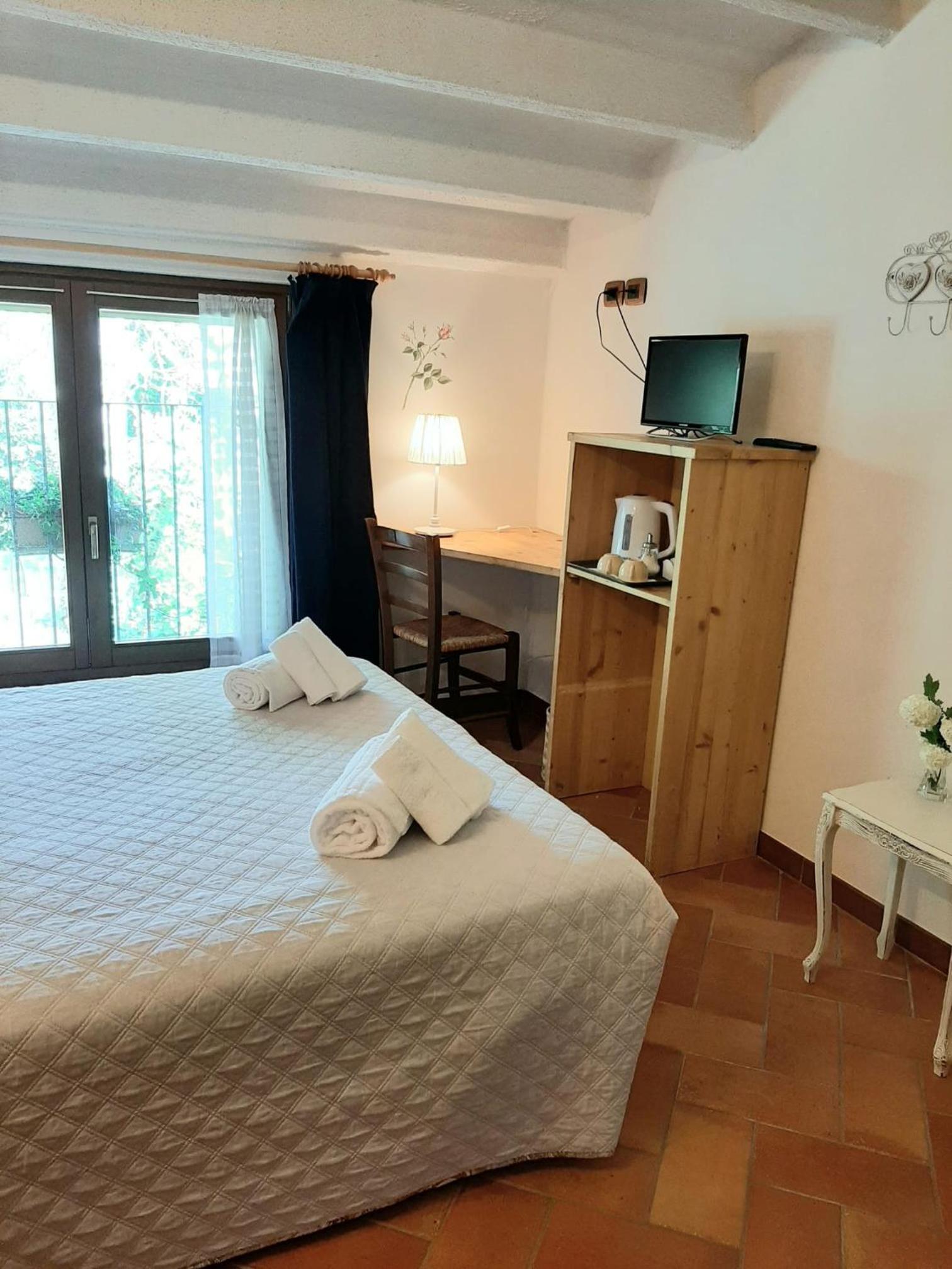 Double Room - Photo 7