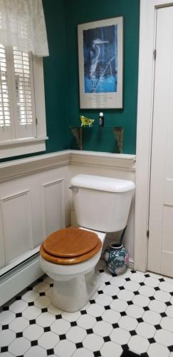 Family Room with Private Bathroom photo 2