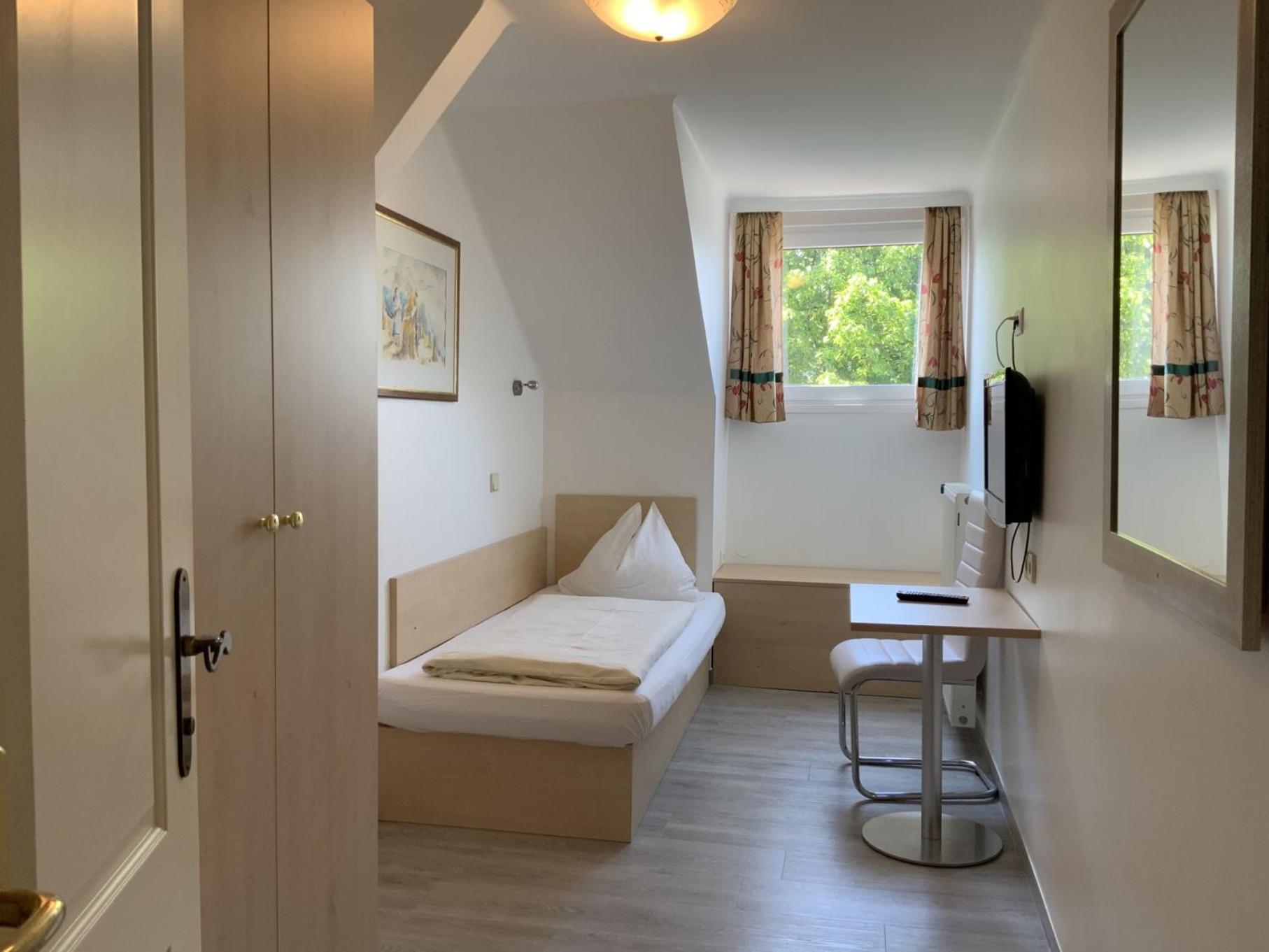 Small Single Room photo 1