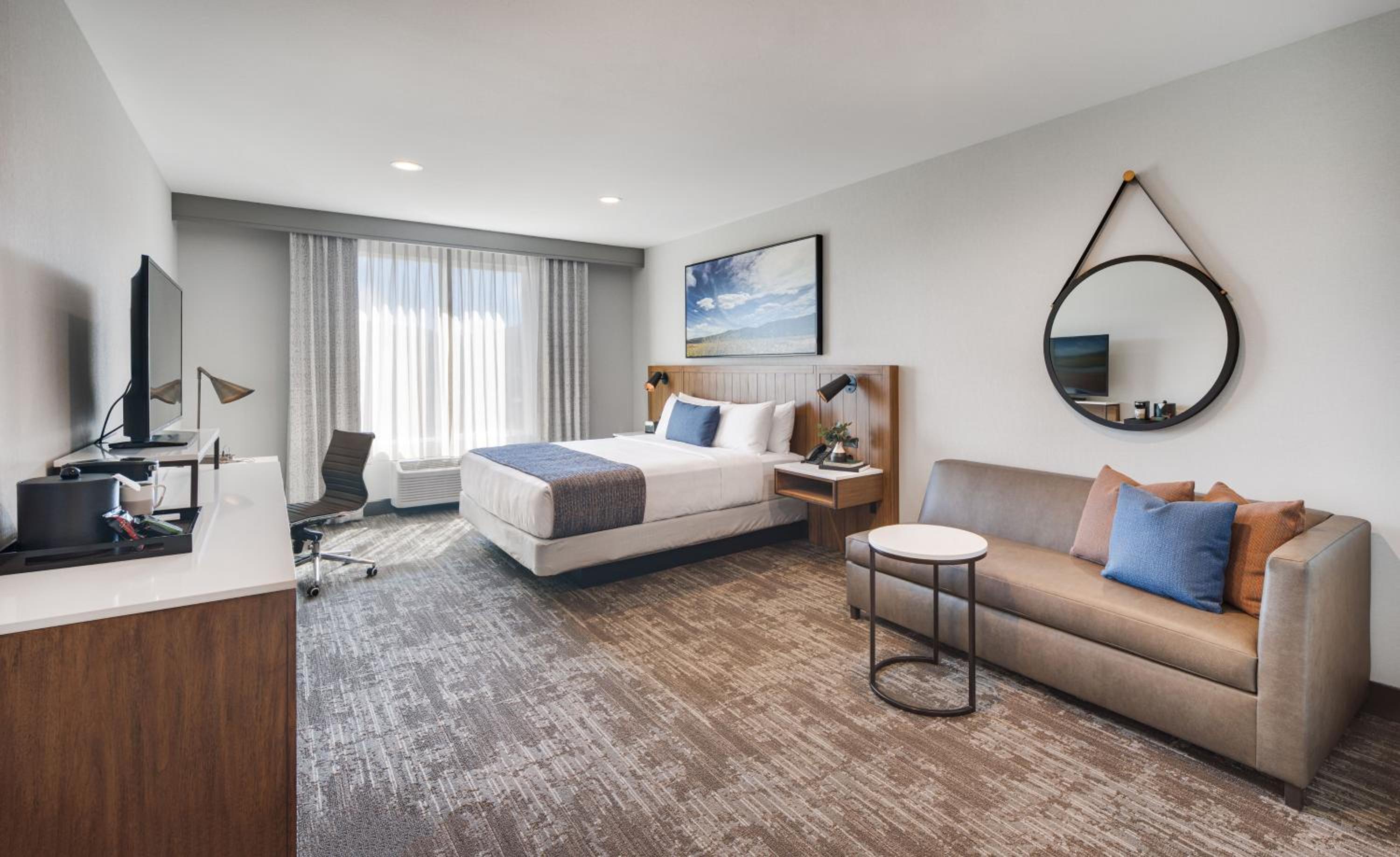 Deluxe King Room - Photo 3