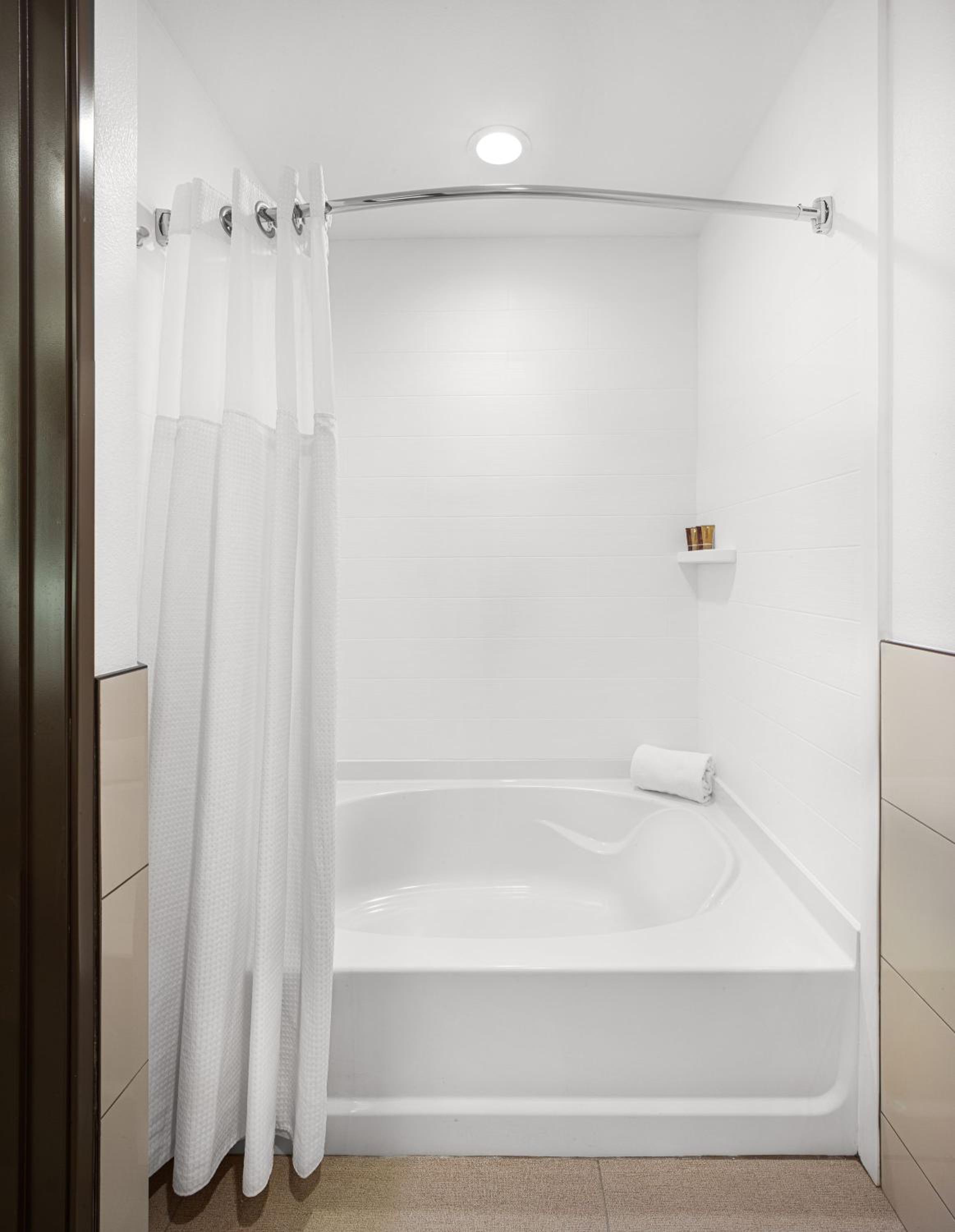 Deluxe King Room - Photo 2