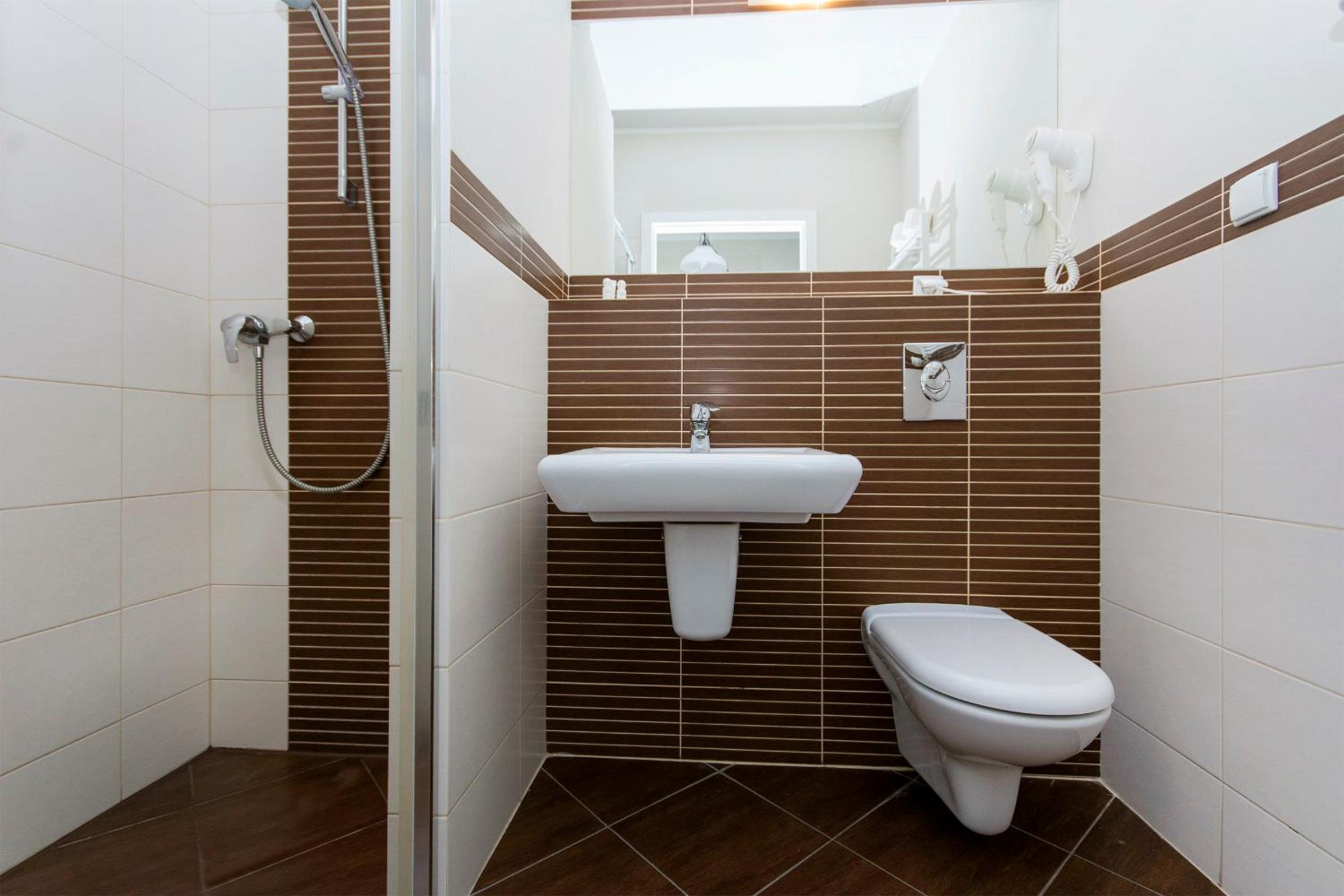 Double or Twin Room - Photo 7