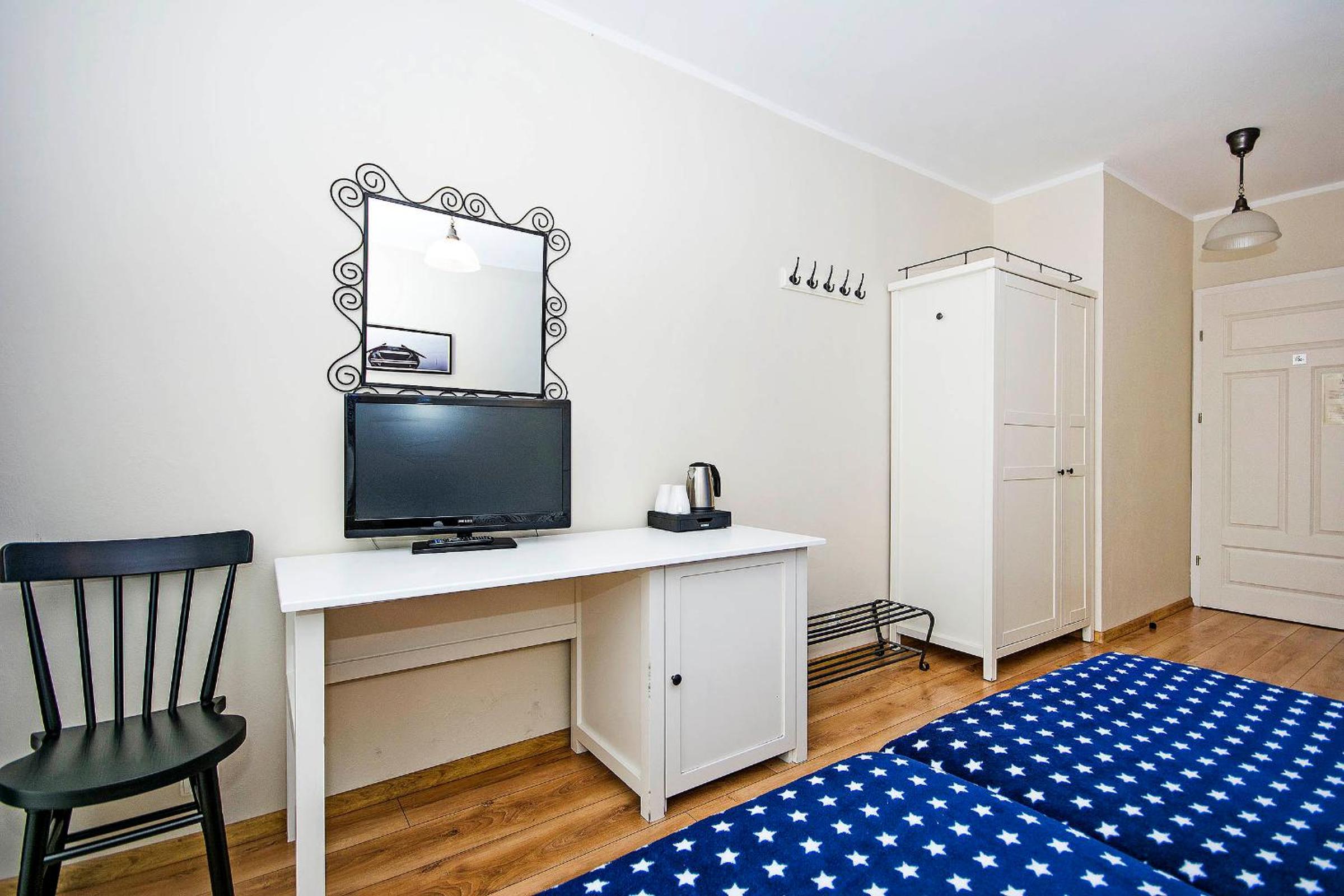 Double or Twin Room - Photo 8