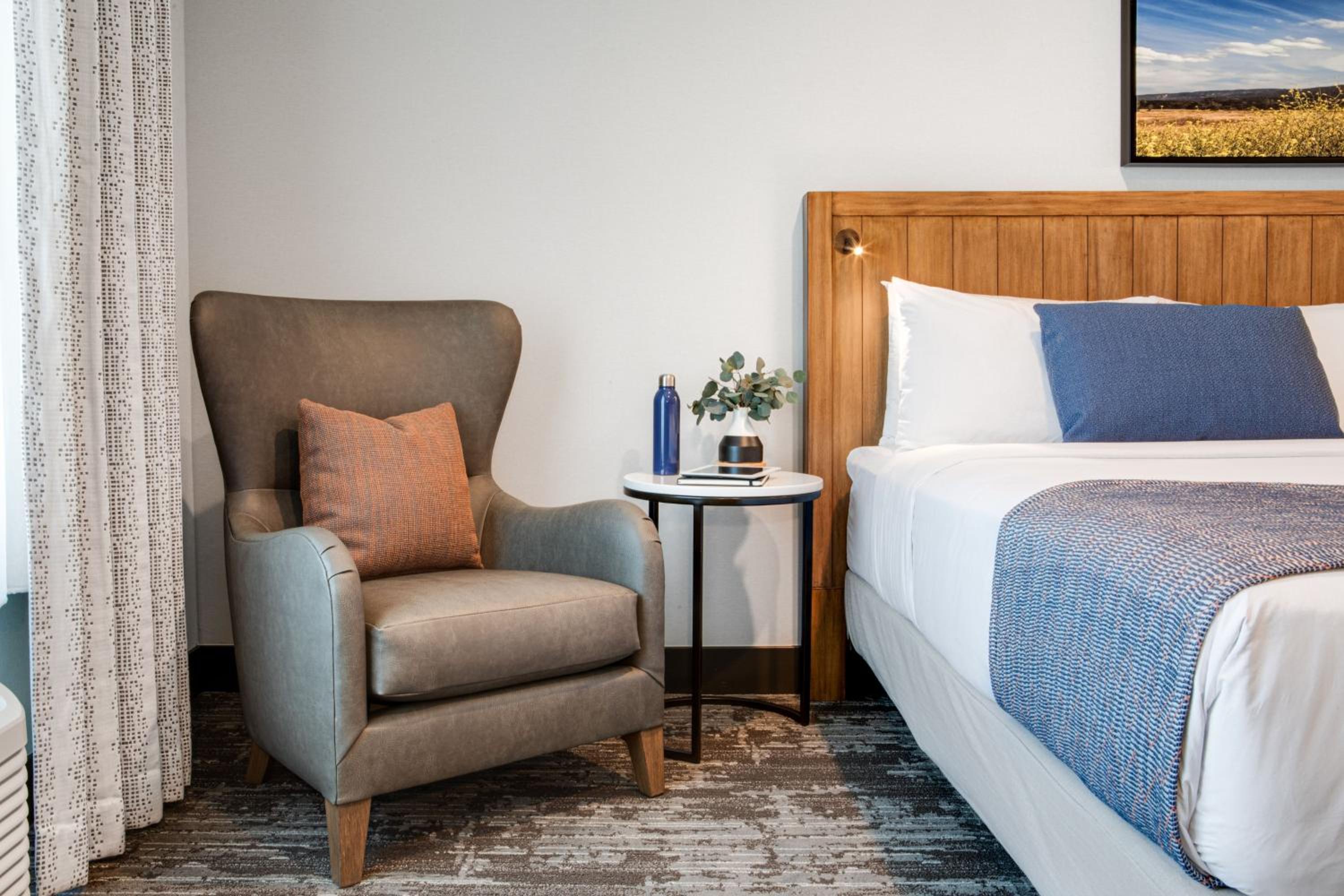 Deluxe Queen Room - Photo 5