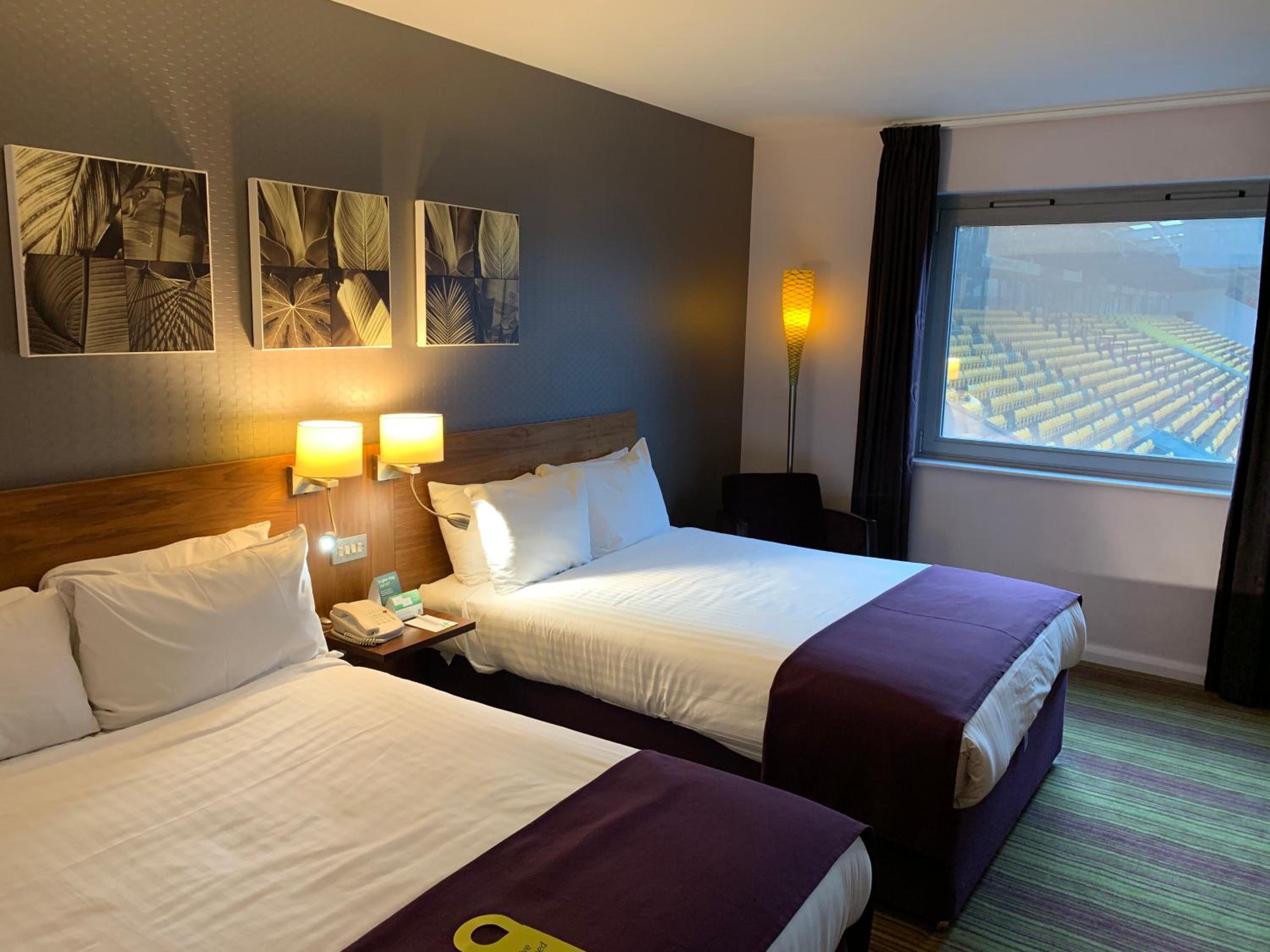 Standard Double Room with Two Double Beds and Pitch View - Photo 6