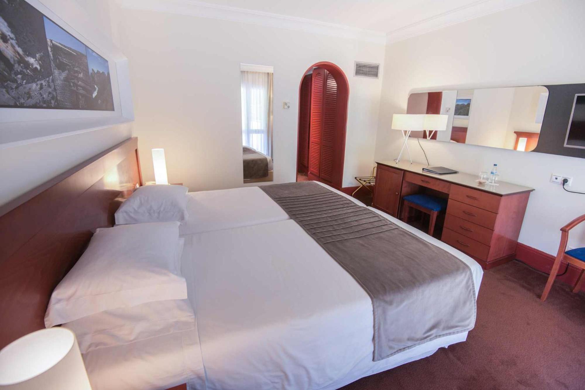 Twin Room - Photo 3
