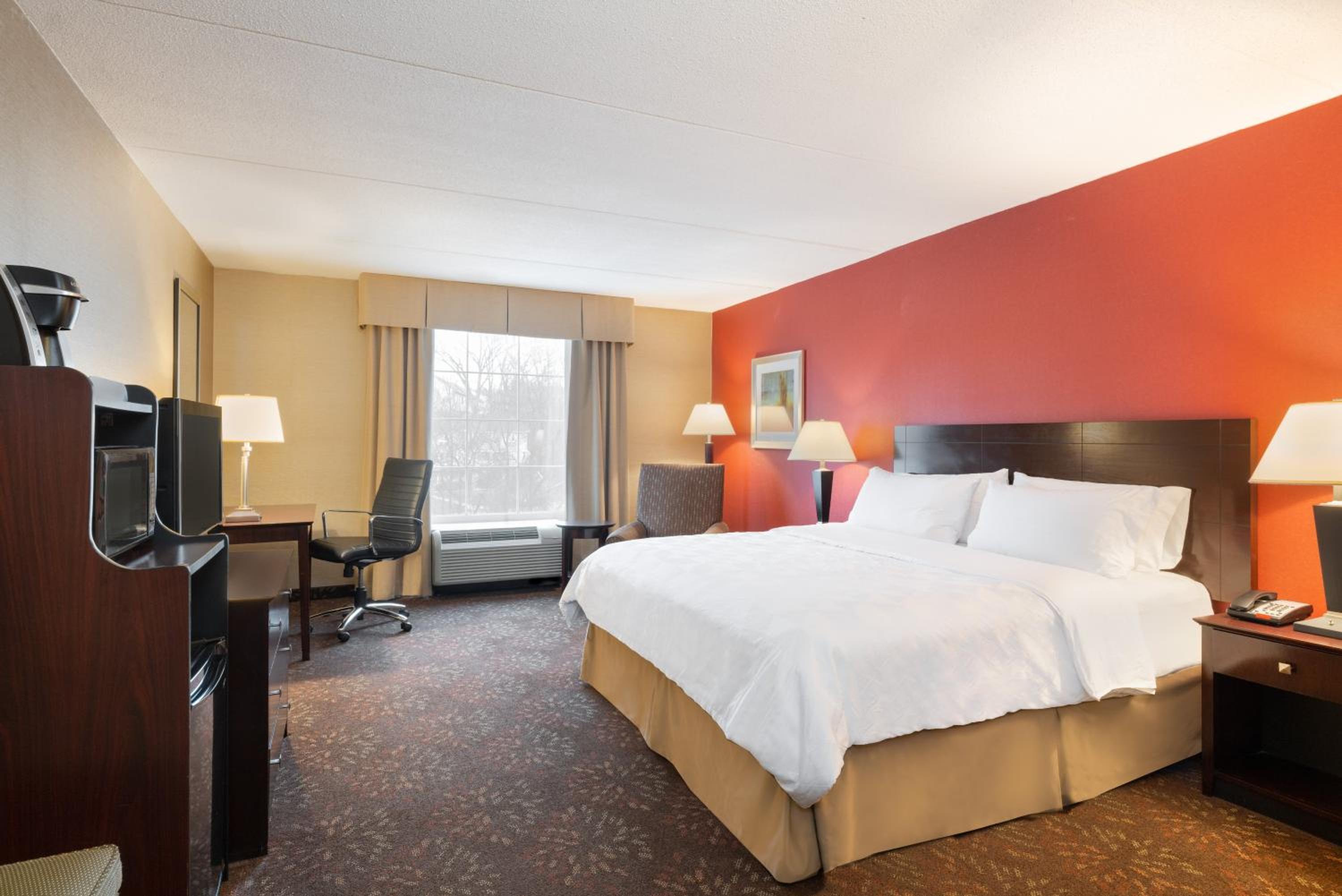 Standard King Room - Photo 4