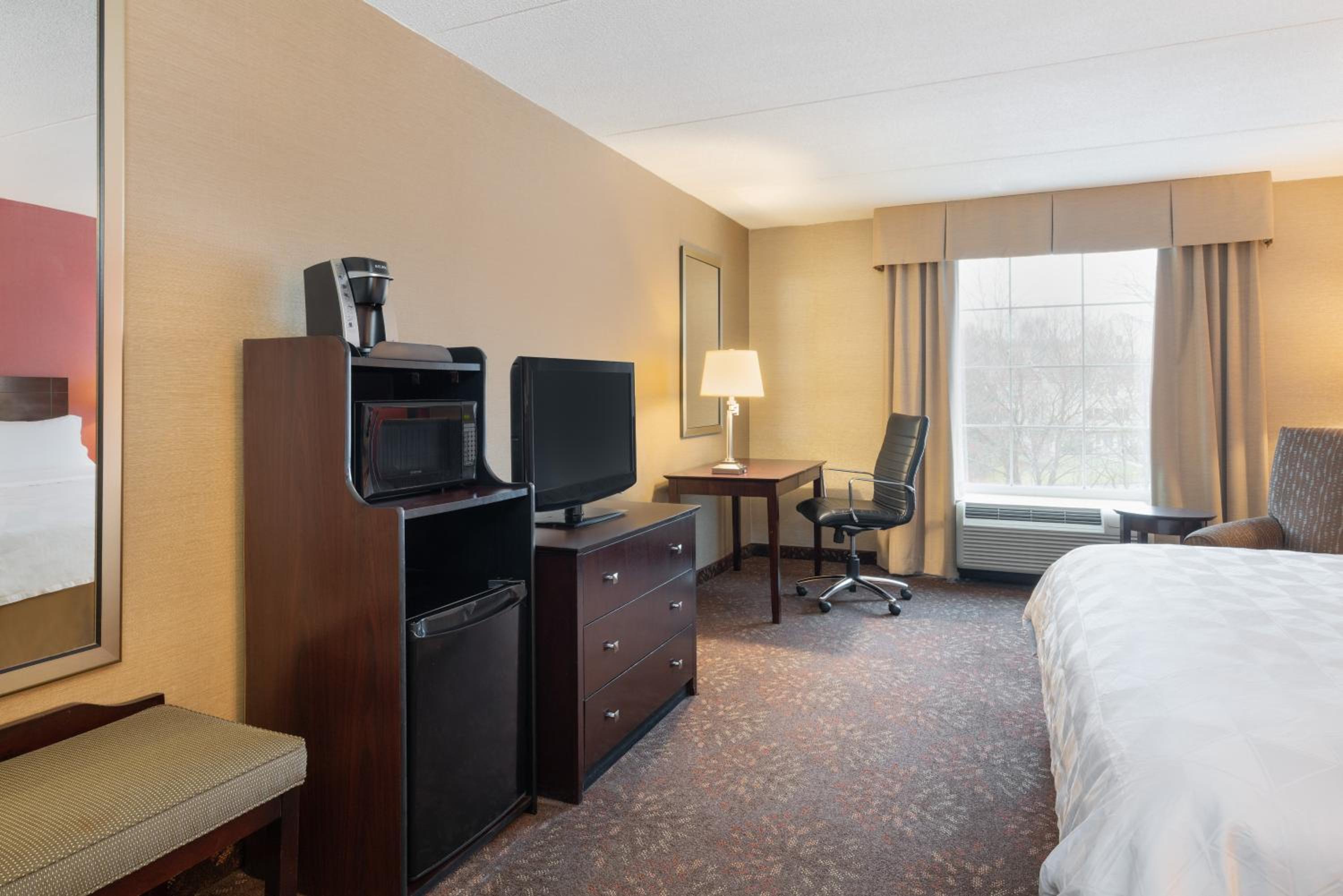 Standard King Room - Photo 3