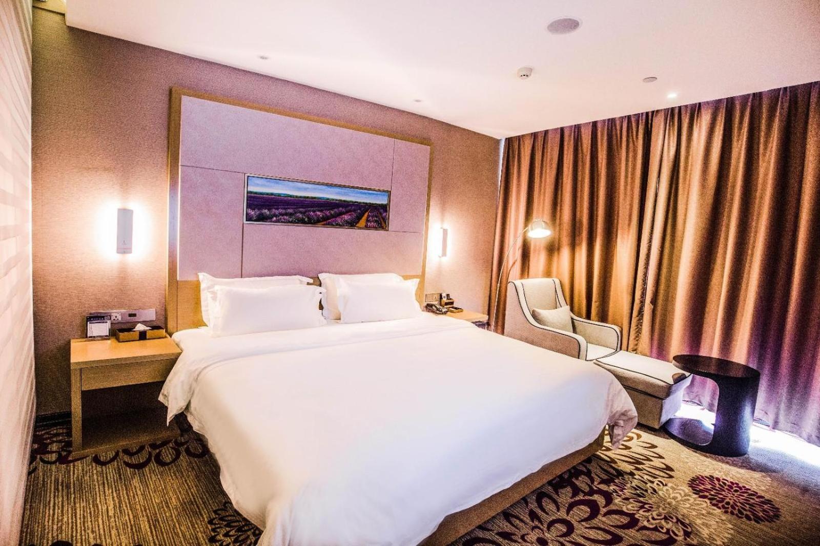 Deluxe King size bed Room photo 1