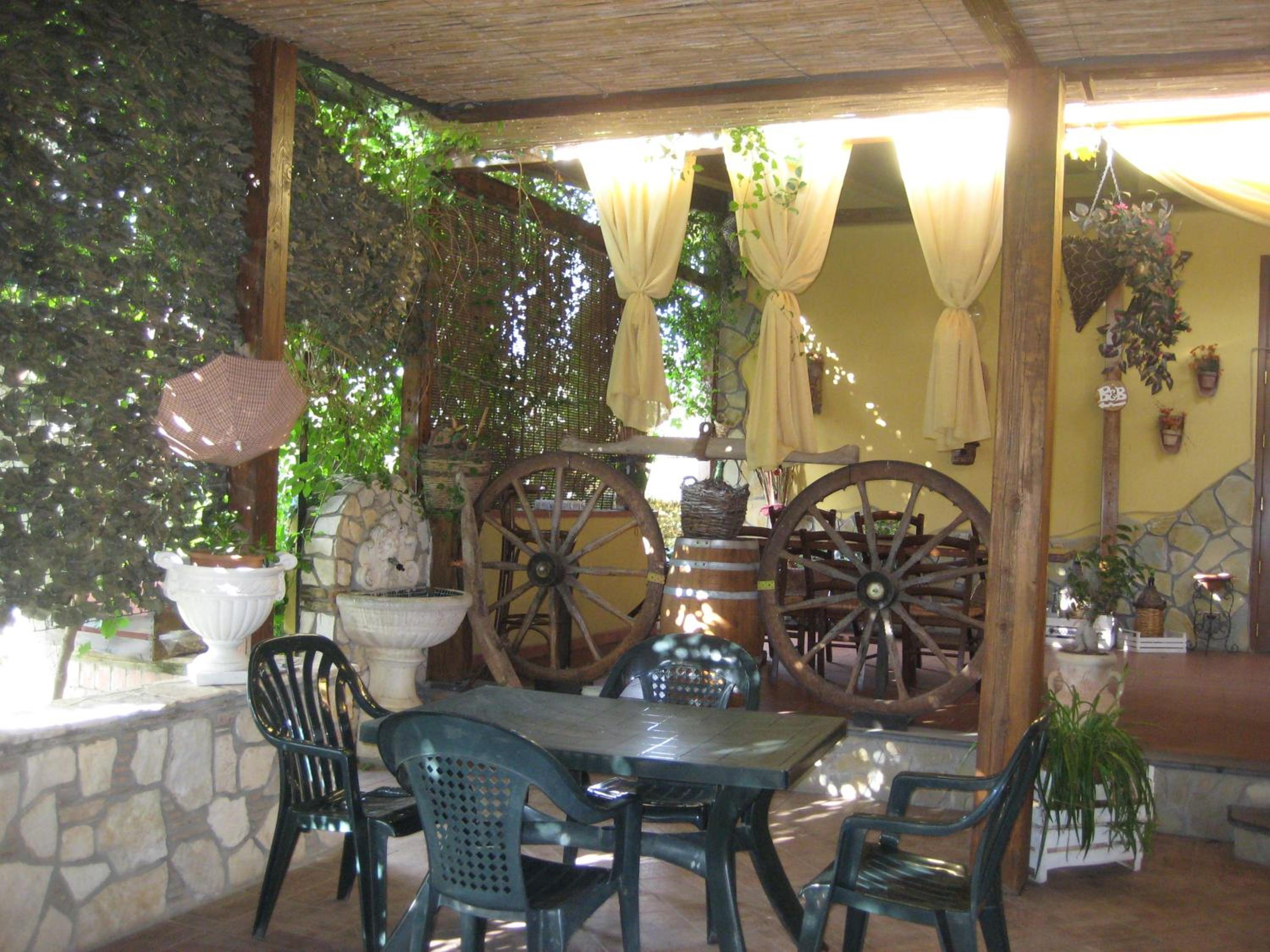 Double Room with Balcony - Photo 12
