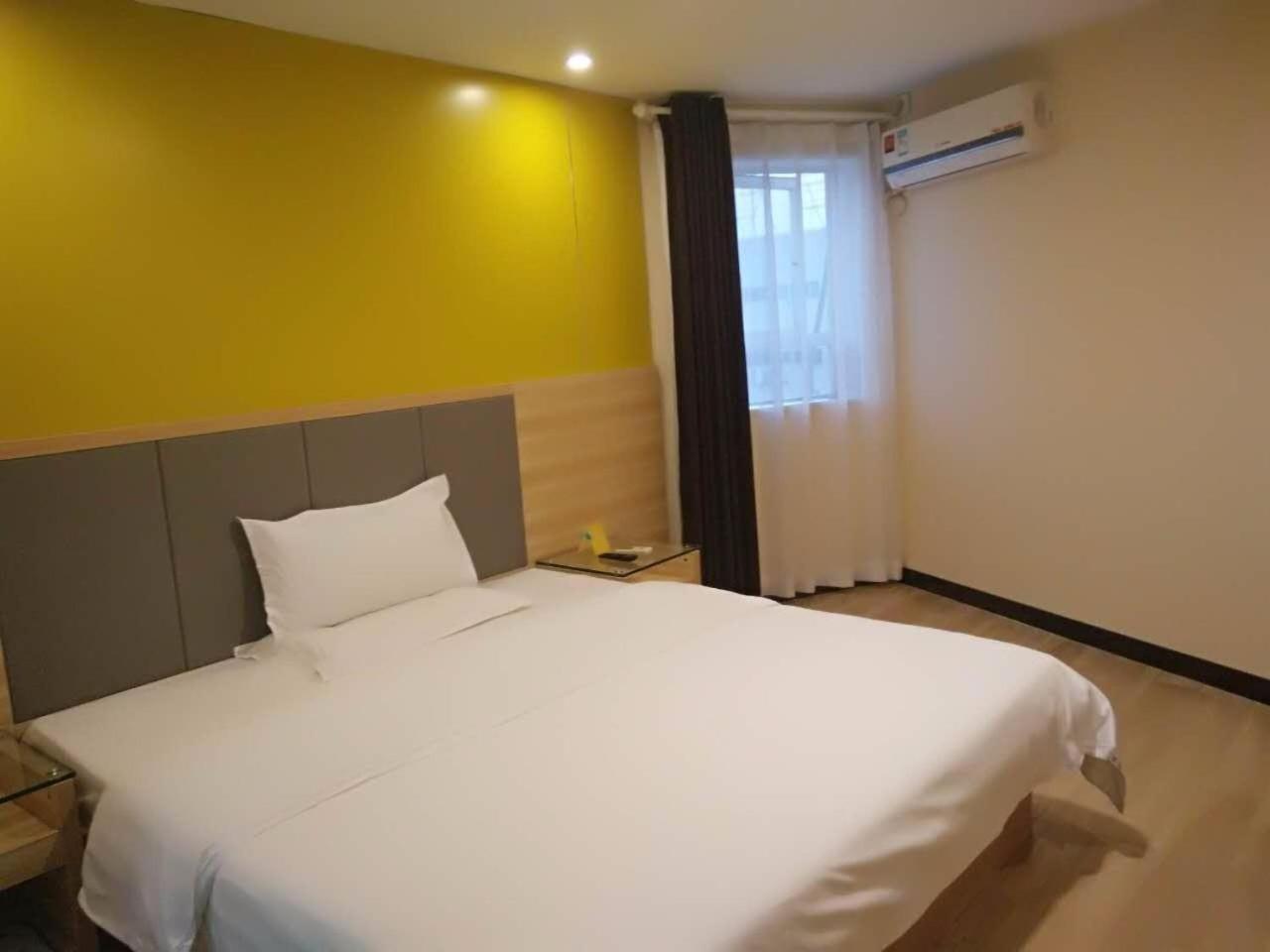 Comfortable Queen Room photo 1