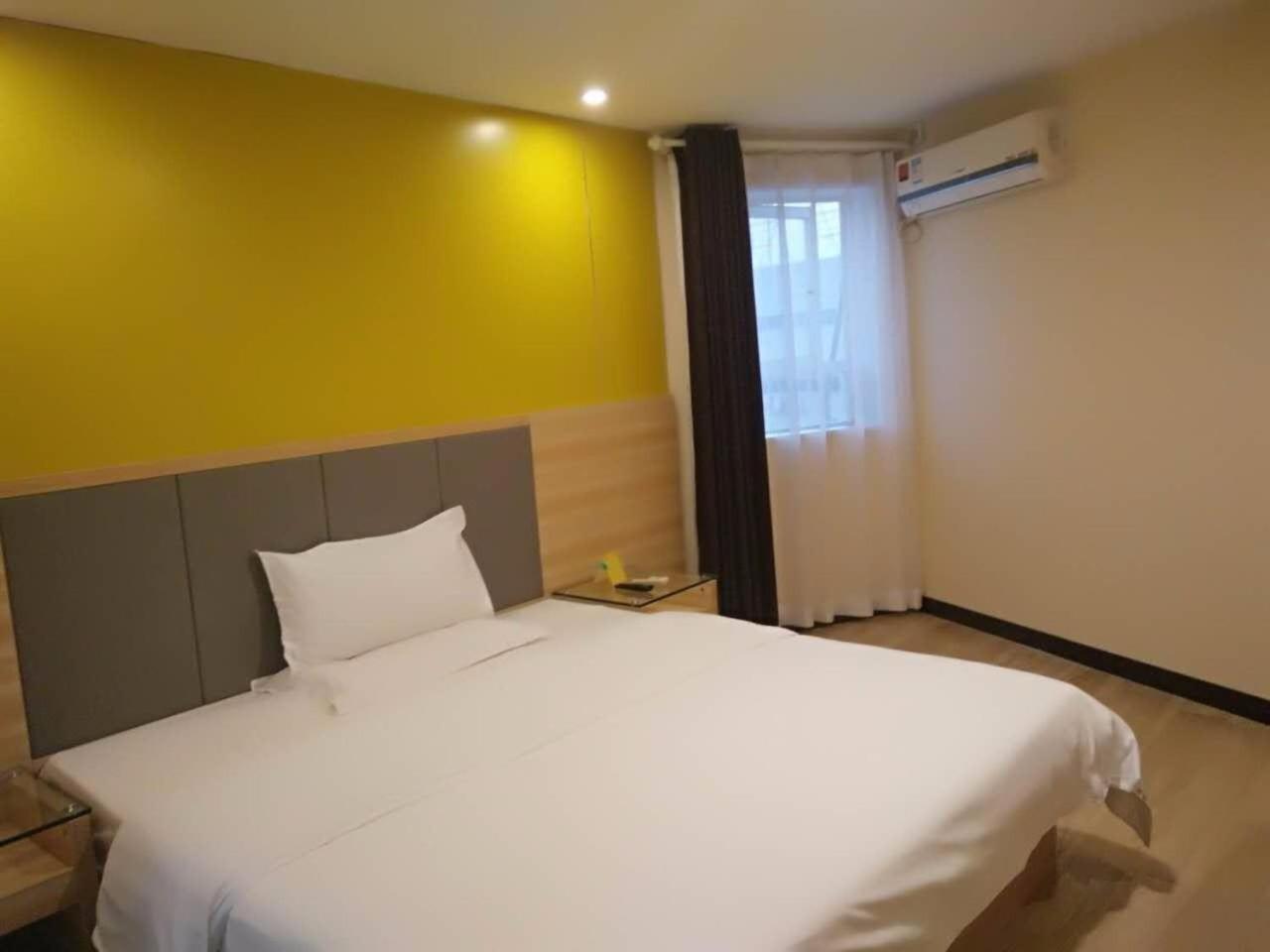 Comfortable Queen Room photo 2