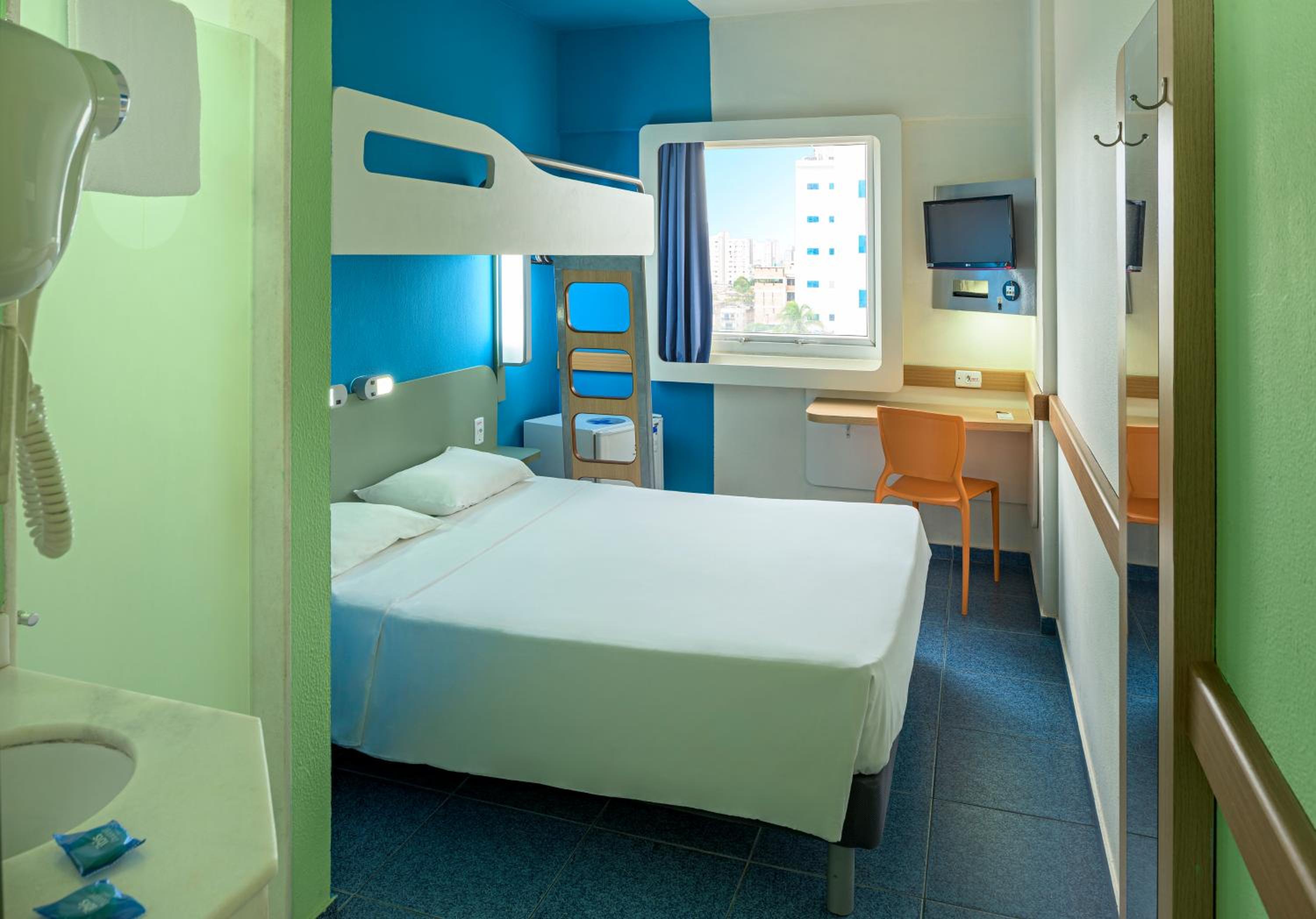 Superior Double Room with Bunk Bed photo 3
