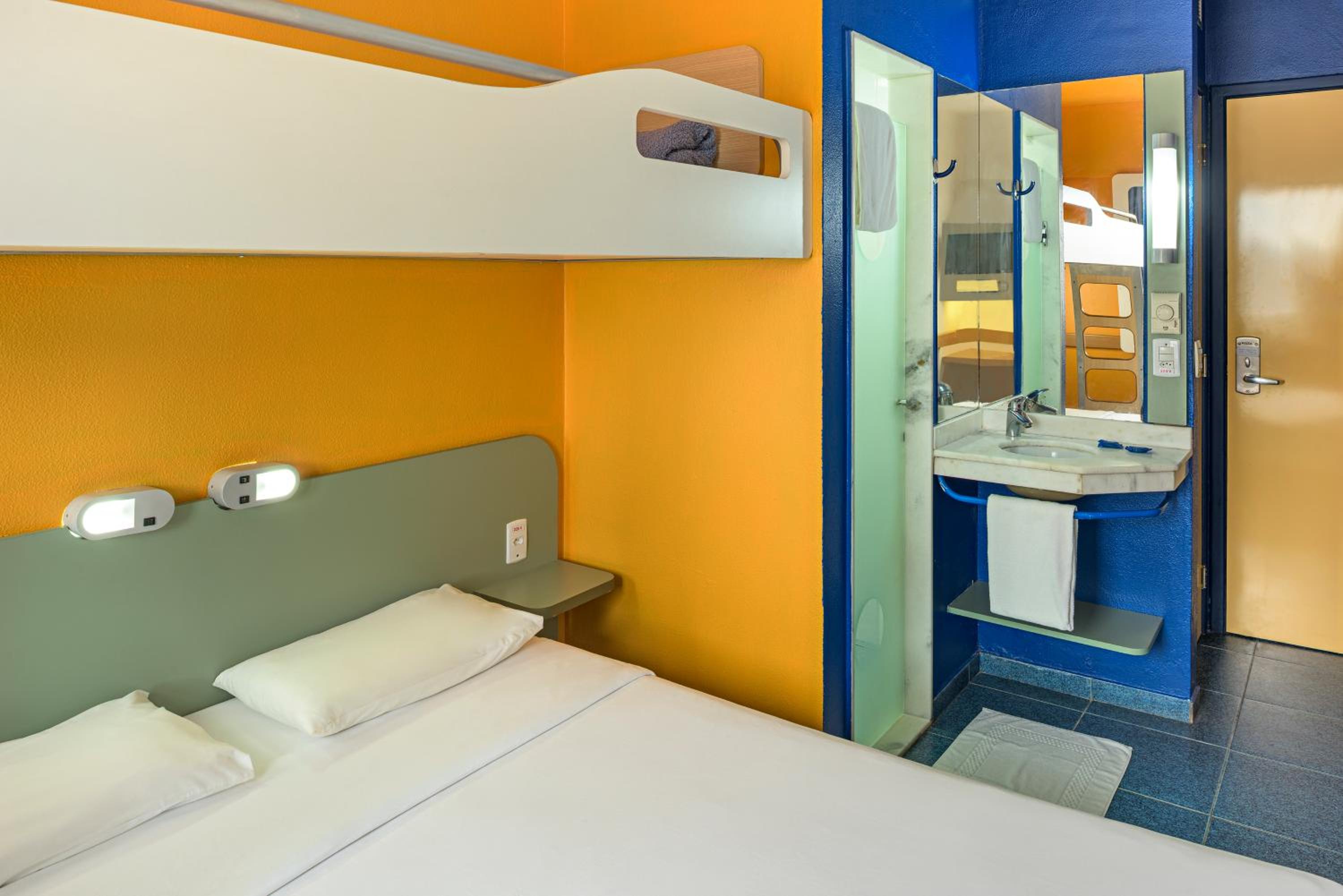 Superior Double Room with Bunk Bed photo 1